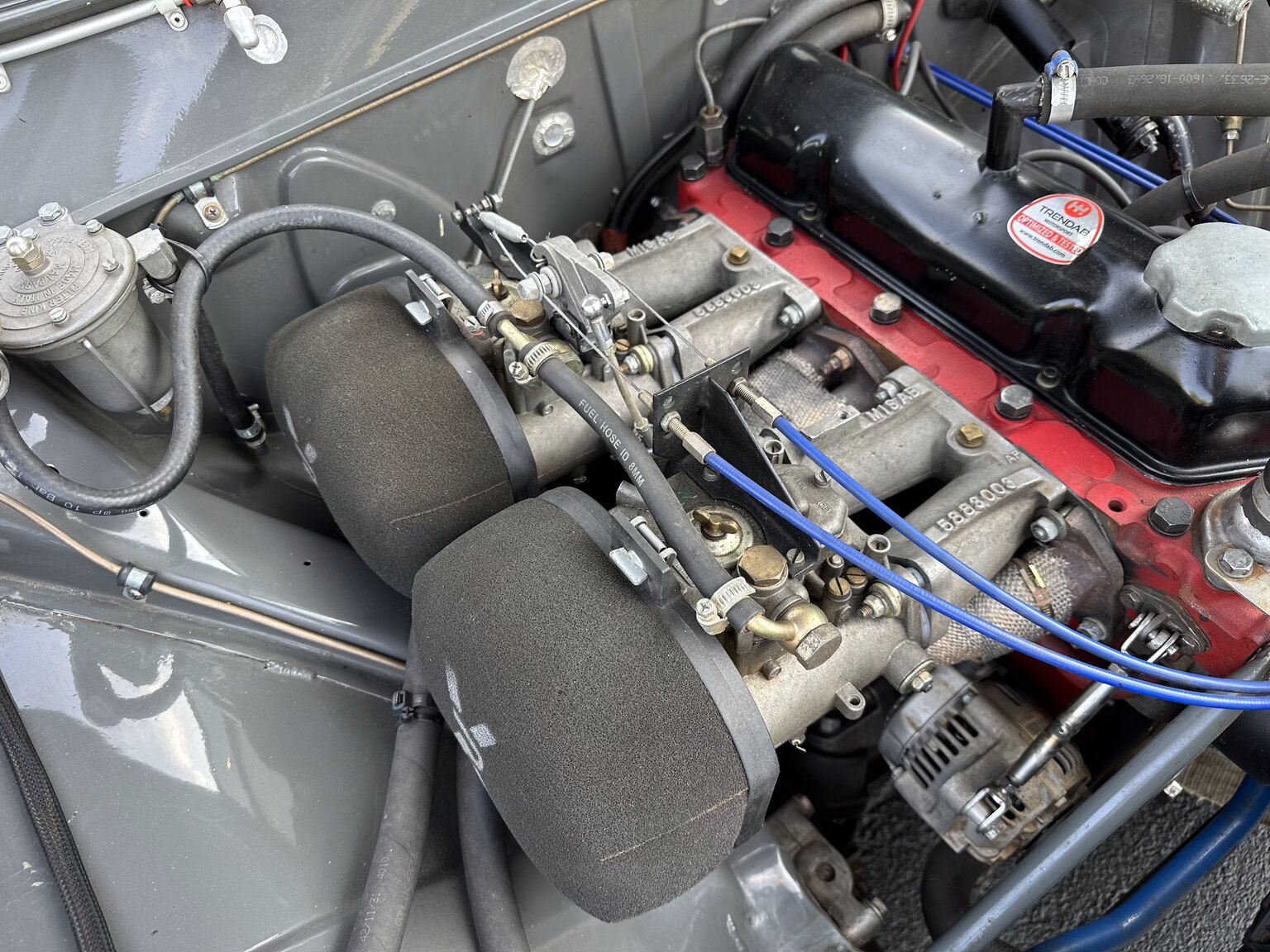Image of 1969 Volvo 142 race car mechanics