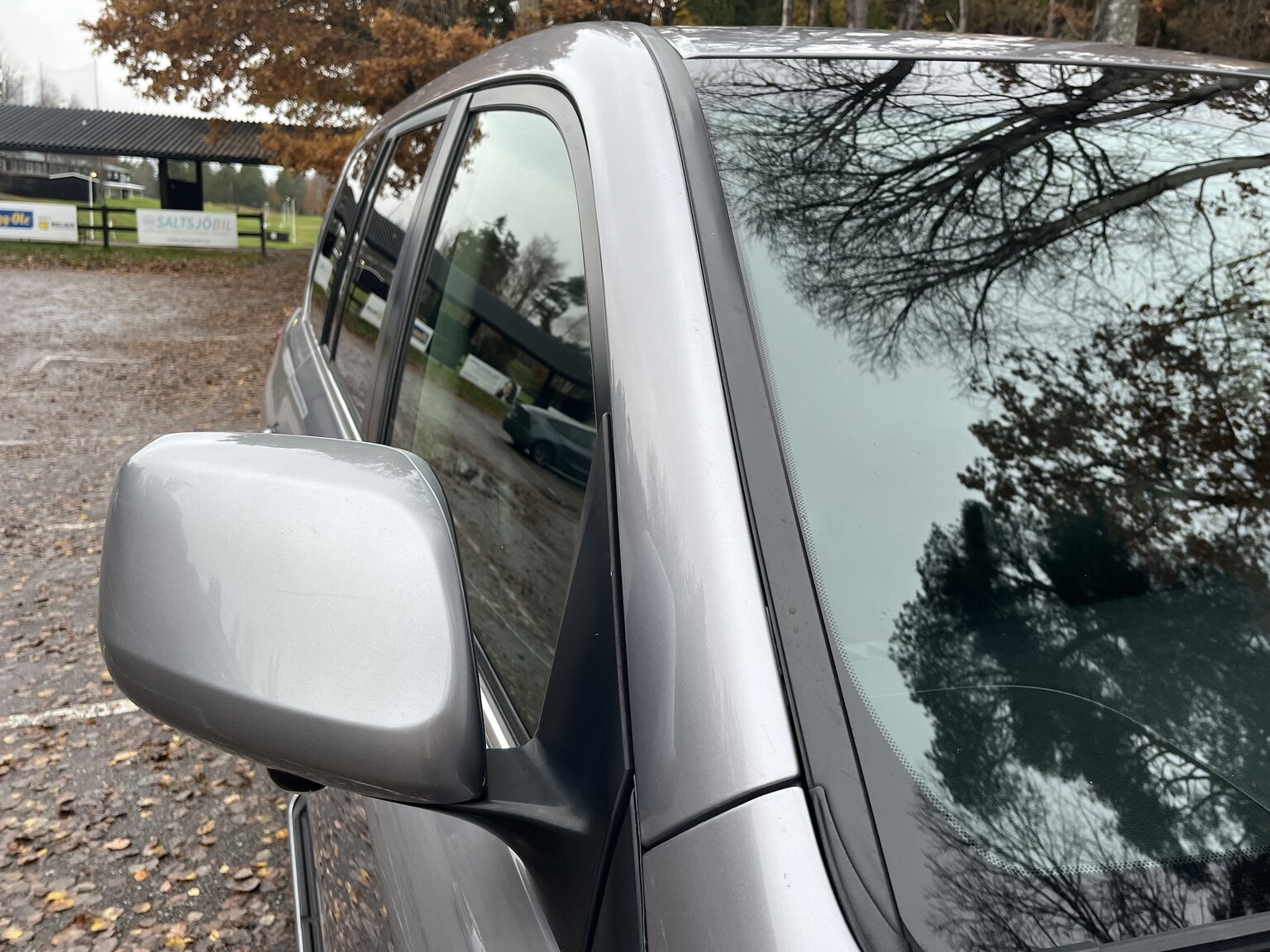 Exteriörbild på 2011 Lexus LX570