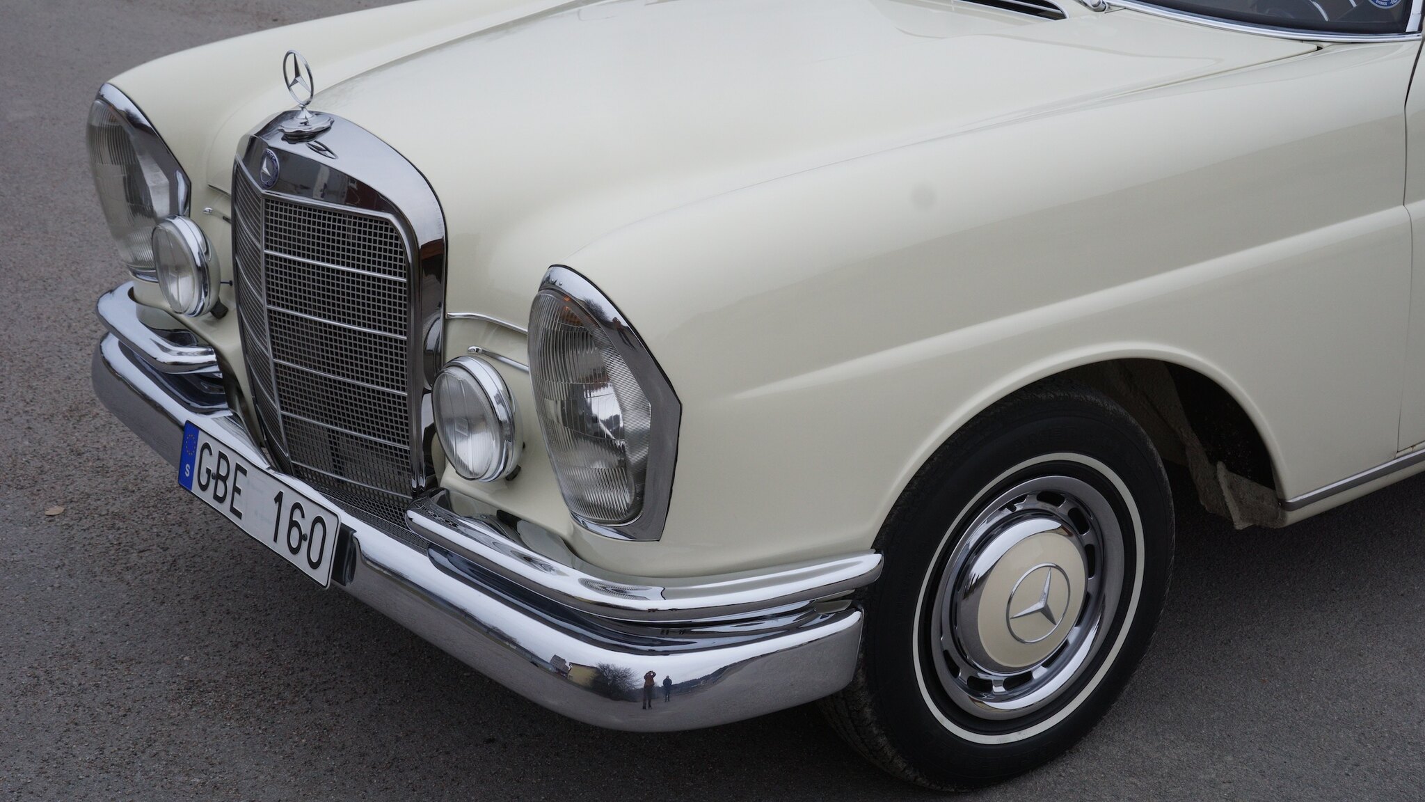 Exteriörbild på 1966 Mercedes-Benz 230 S