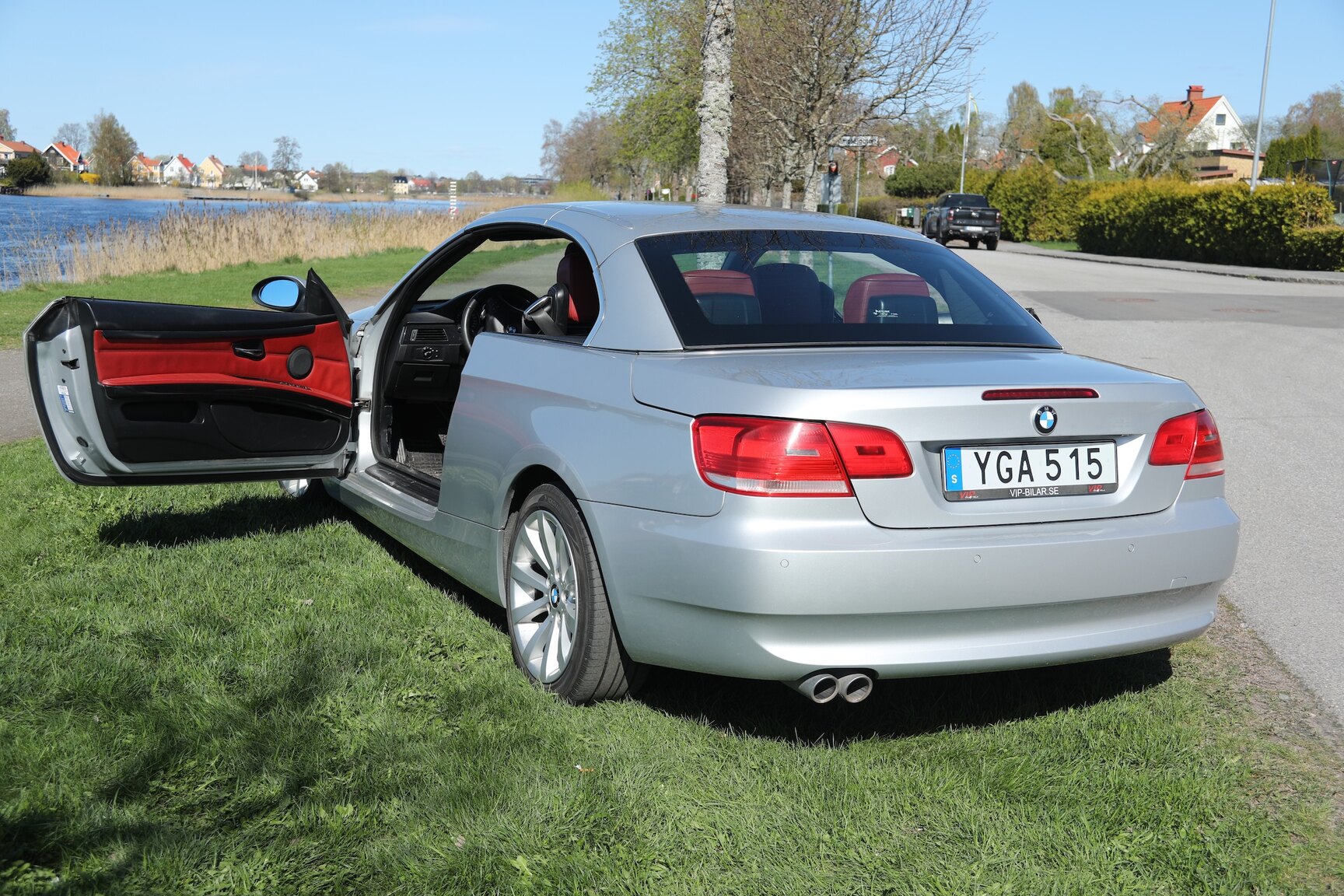Exterior image of 2008 BMW 325D Cabriolet
