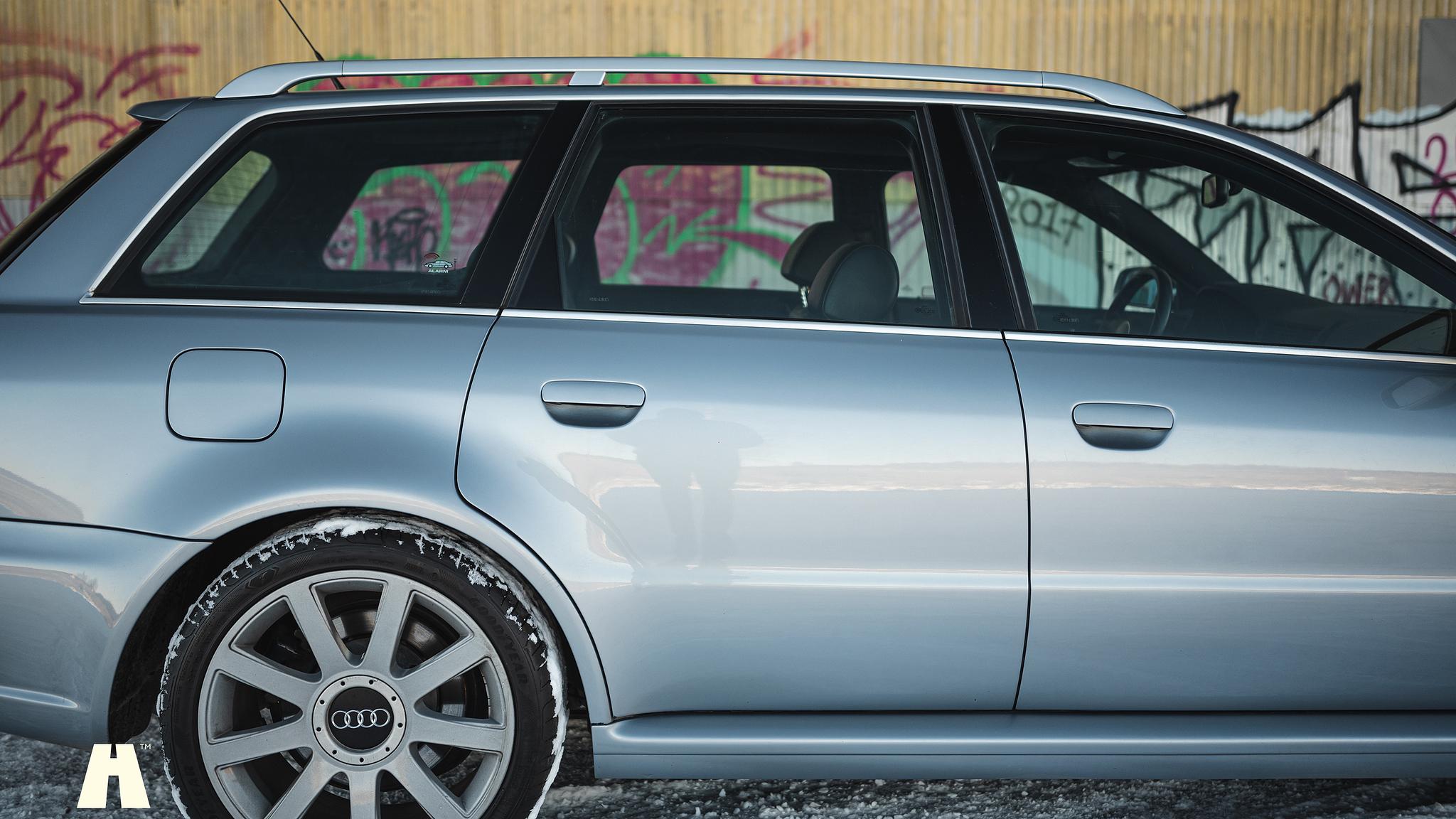 Exterior image of 2001 Audi RS4 B5 (28)