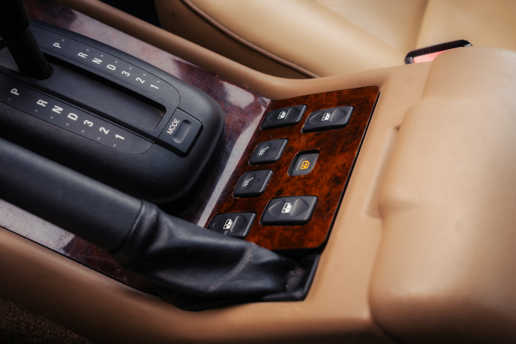 Interior image of 1999 Landrover Discovery II V8