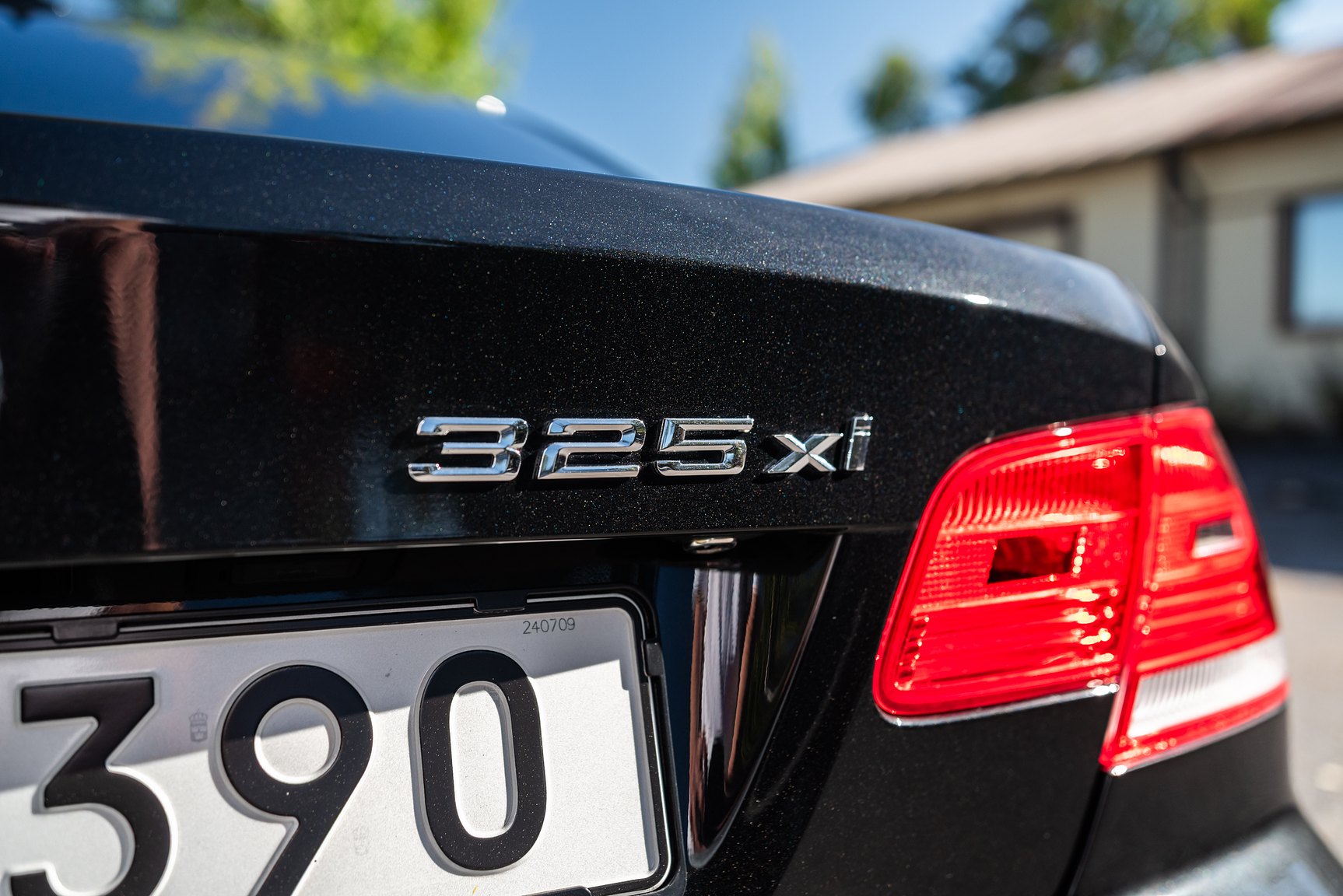 Exterior image of 2009 BMW 325Xi