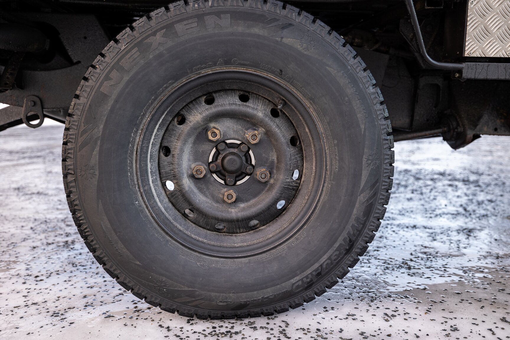 Exterior image of 2000 Land Rover Defender 130