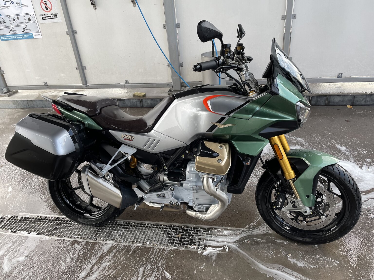 Exterior image of 2023 Moto Guzzi V100 Mandello S (1)