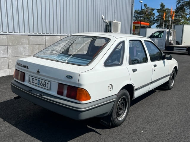 Exterior image of 1983 Ford Sierra