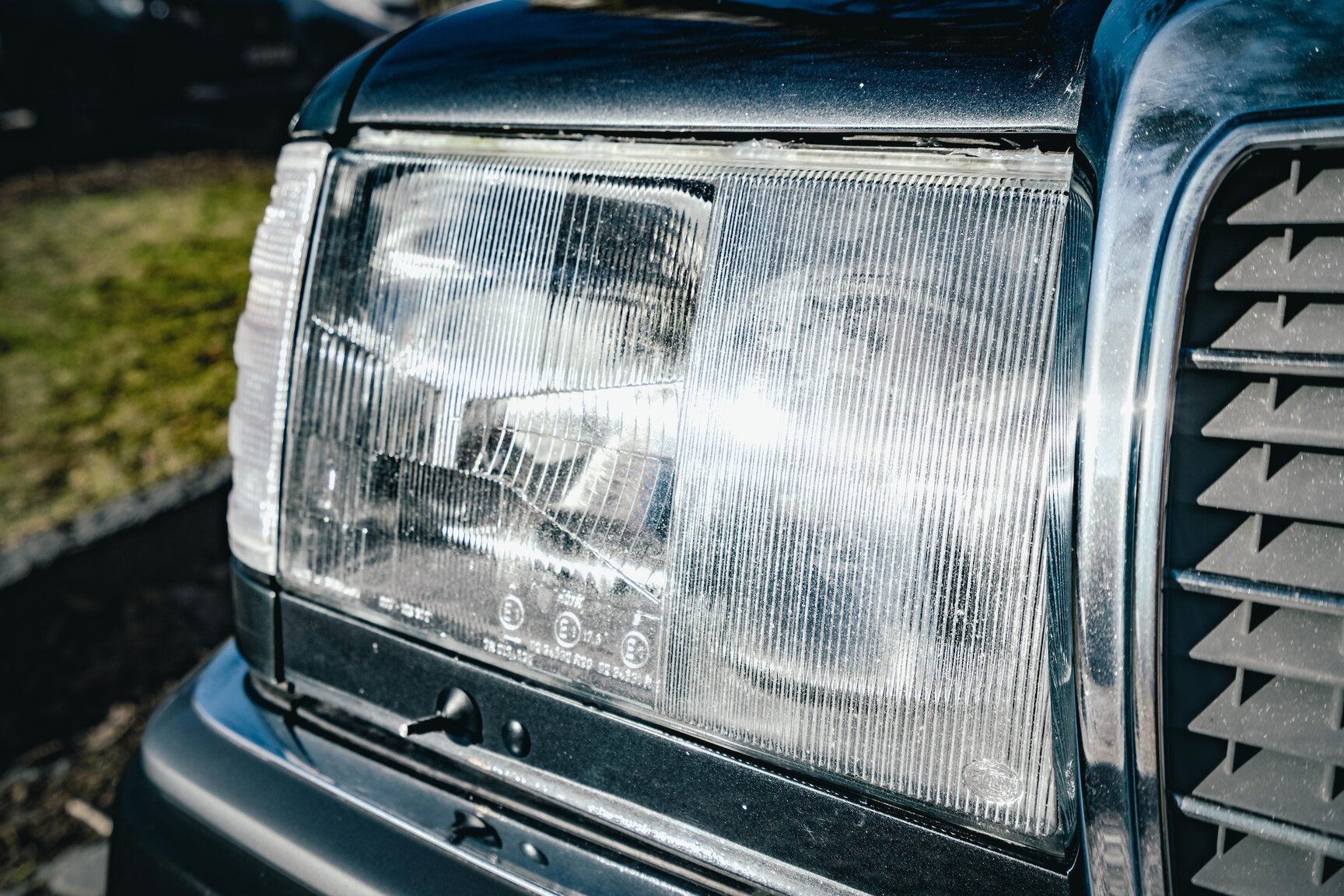 Exteriörbild på 1991 Mercedes-Benz 300E-24 (18)