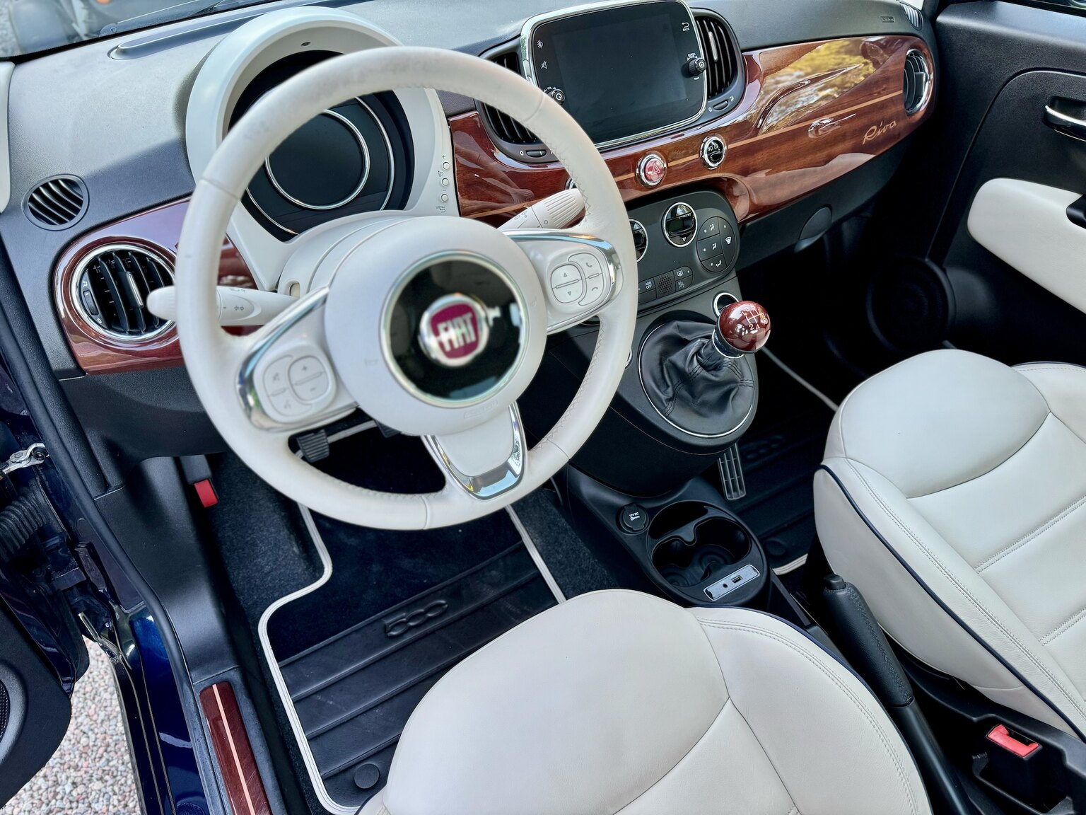 Interior image of 2017 Fiat 500 Riva