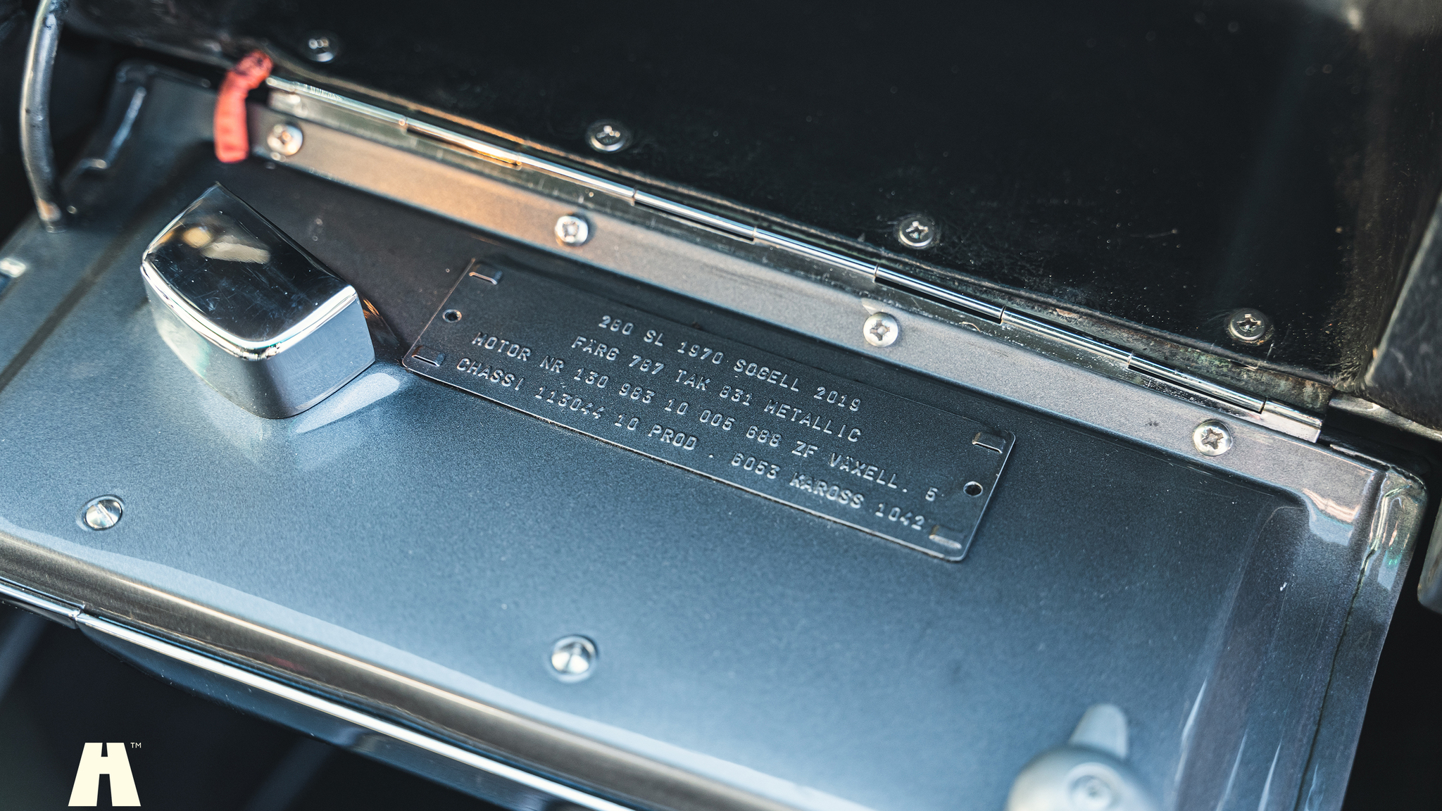 Interior image of 1970 Mercedes 280 SL Pagoda (74)