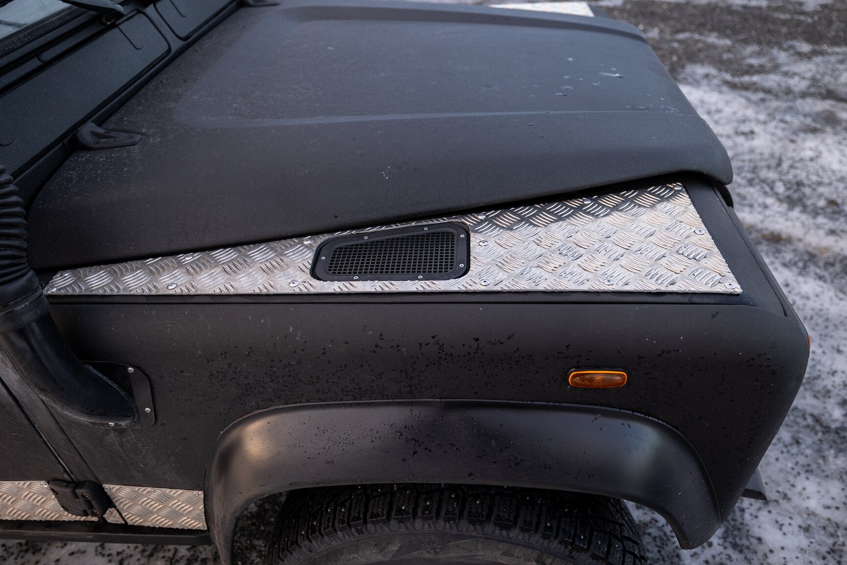 Exterior image of 2000 Land Rover Defender 130