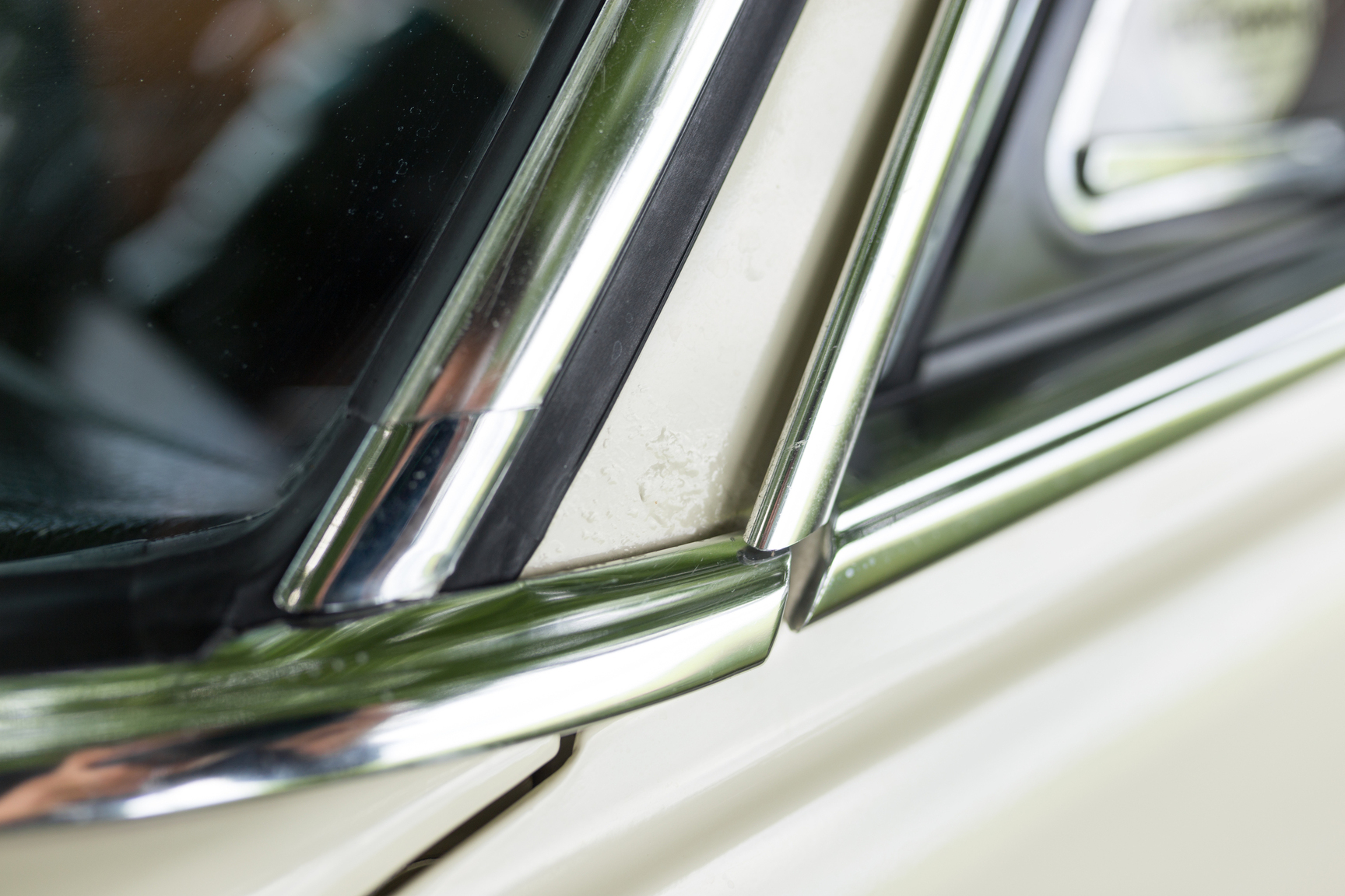 Exteriörbild på 1971 Mercedes 250 C