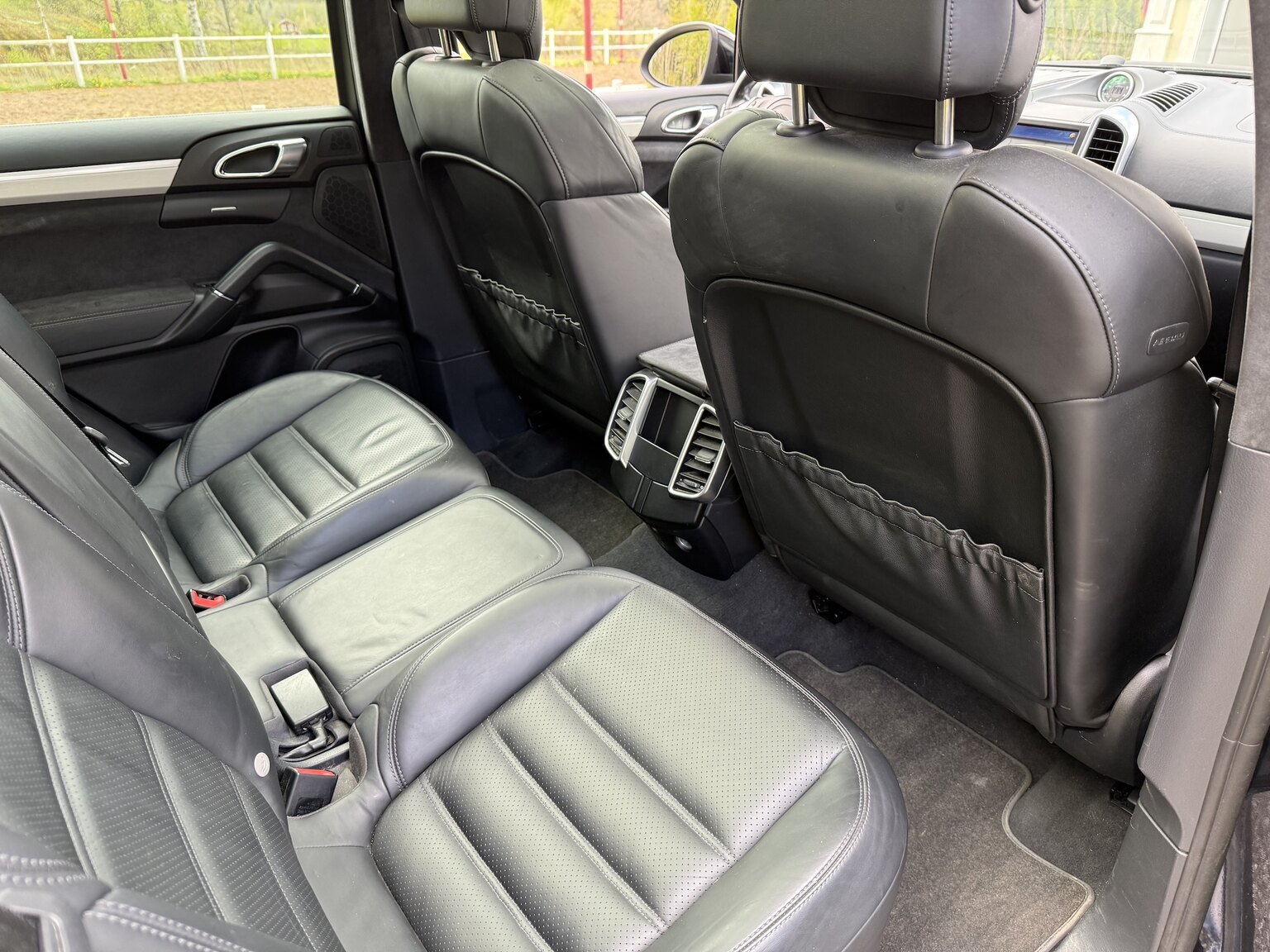 Interior image of 2013 Porsche Cayenne GTS