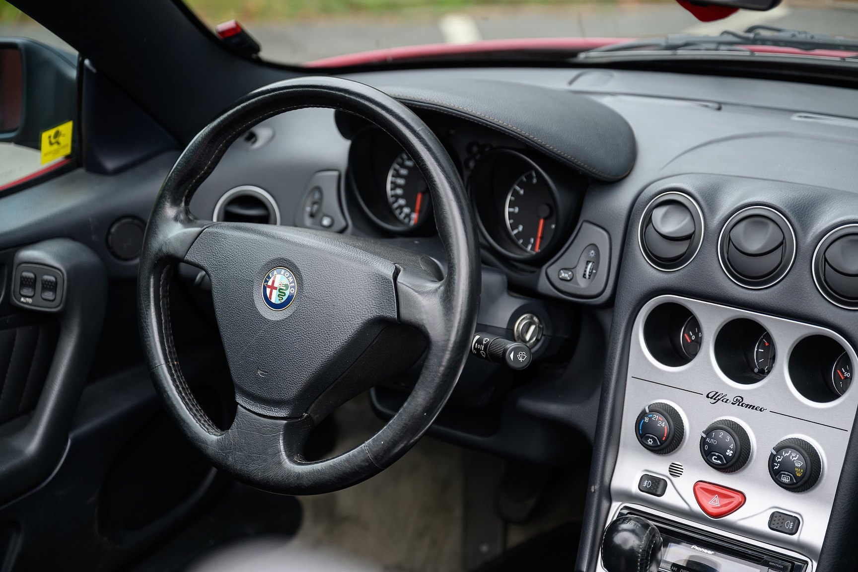 Interior image of 2001 Alfa Romeo Spider 3.0 V6