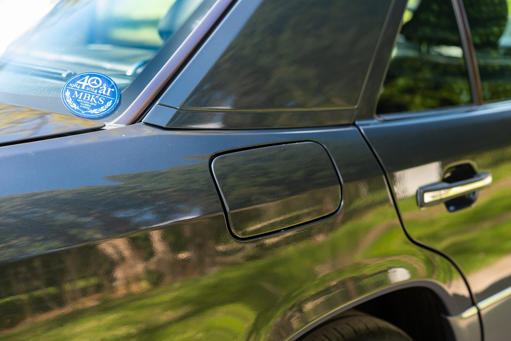 Exterior image of 1993 Mercedes-Benz 400 E