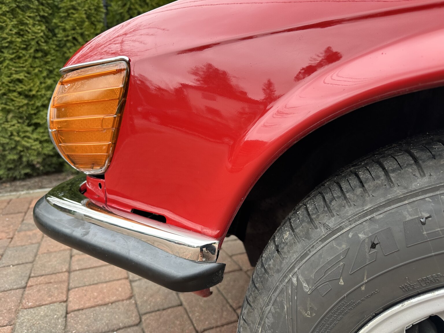 Exterior image of 1973 Mercedes-Benz 450 SL