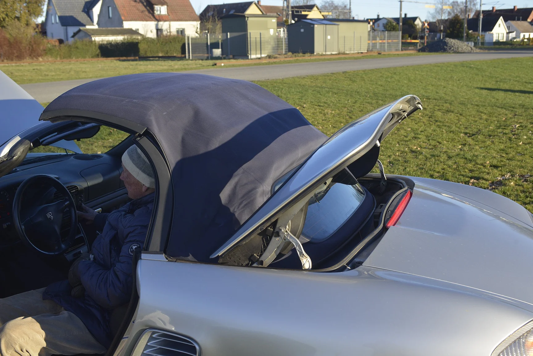 Exterior image of 2003 Porsche Boxster (25)