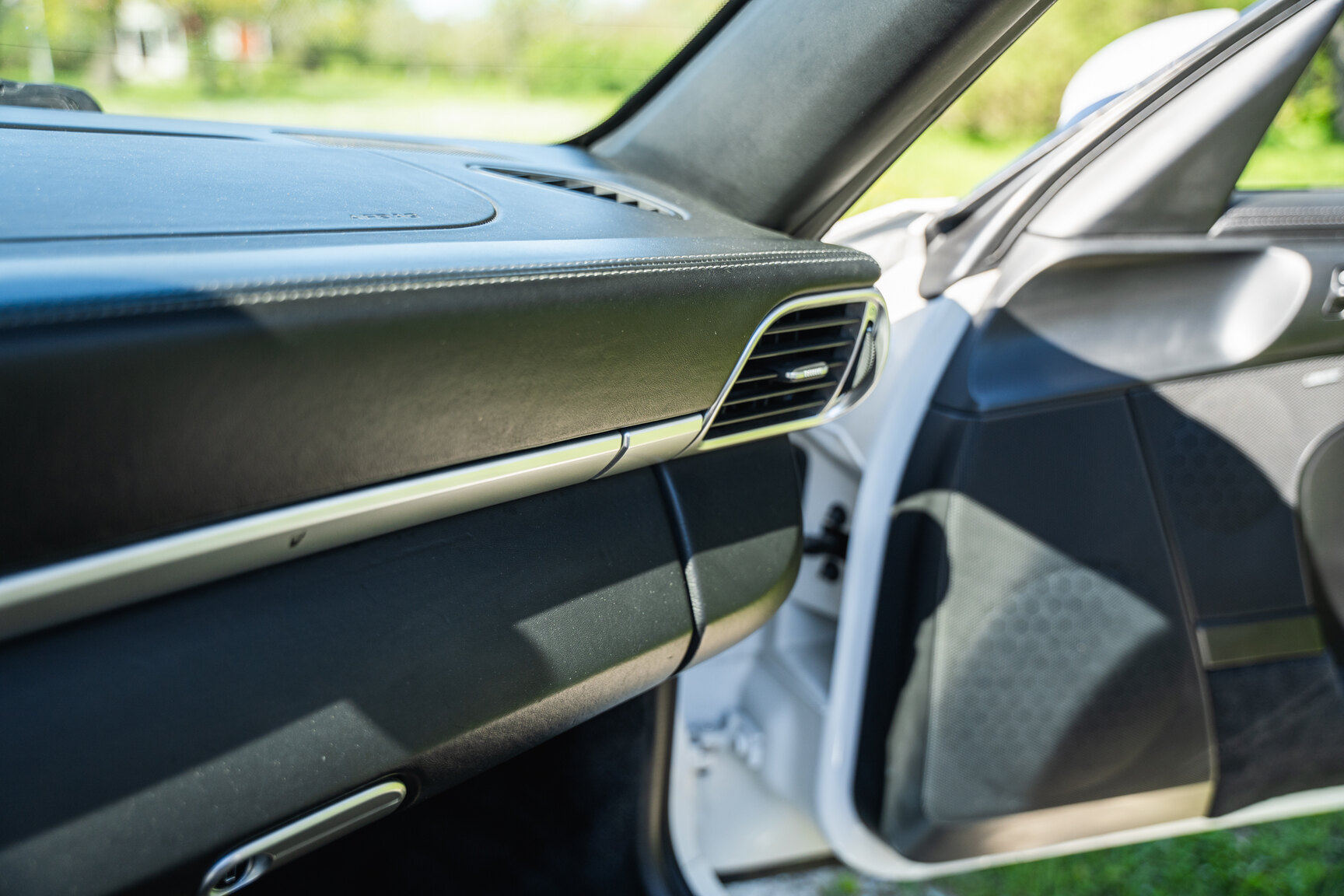 Innenraumfoto von 2008 Porsche 911 Turbo Cabriolet (44)