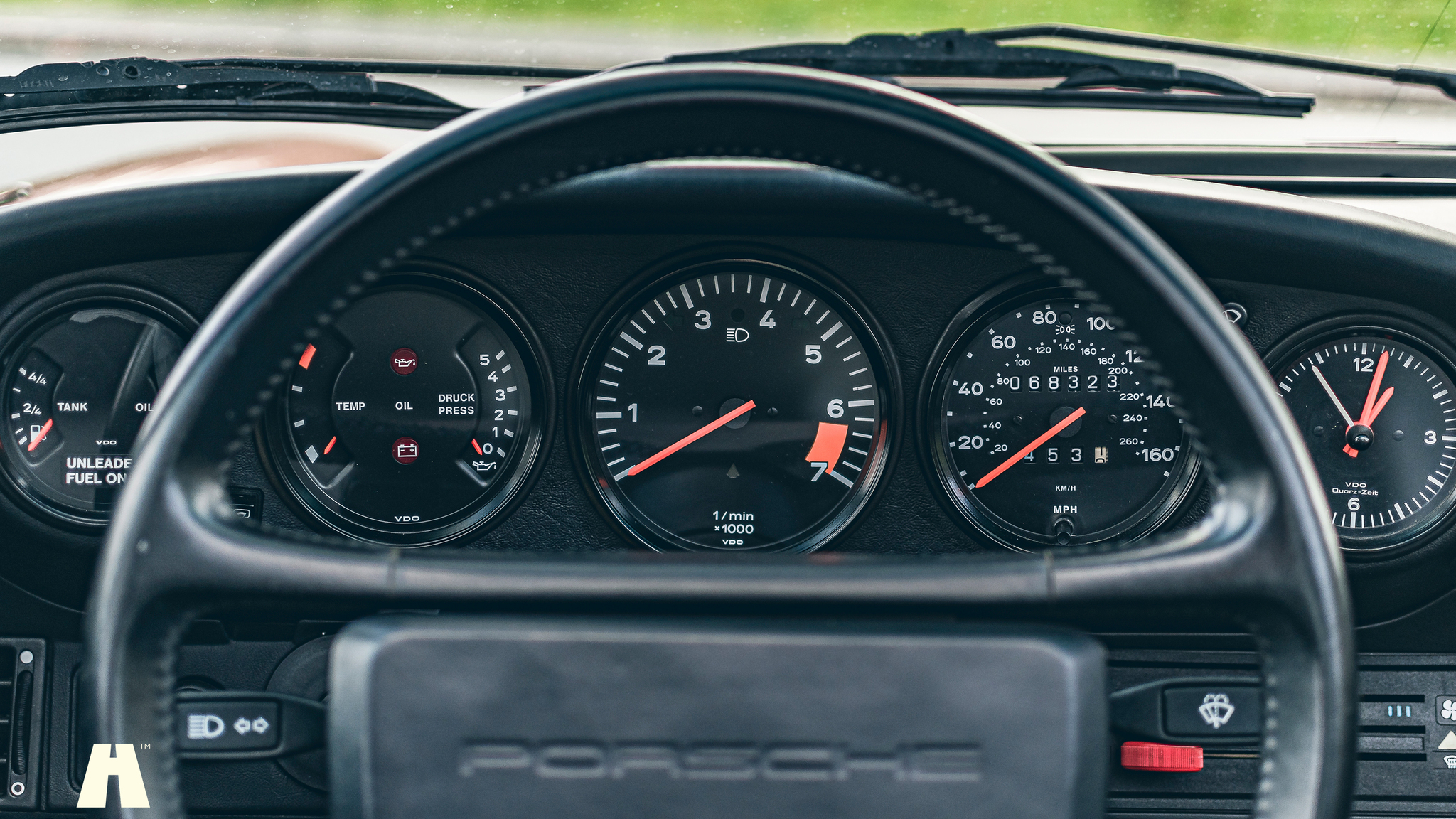 Interior image of 1989 Porsche 911 Carrera 3.2 Targa (15)
