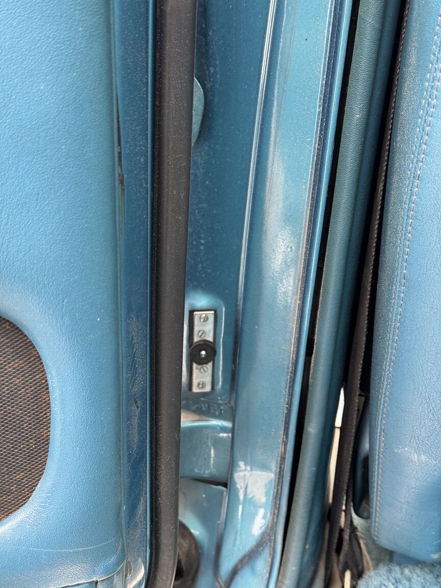 Interior image of 1976 Rolls-Royce Silver Shadow