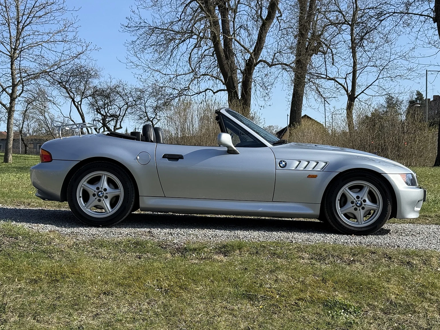 Exterior image of 1996 BMW Z3 1.8 Z3 (12)