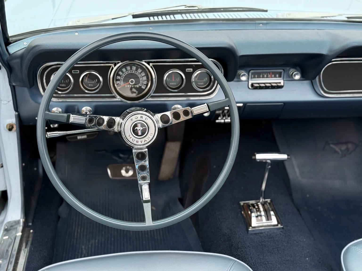 Interiörbild 1966 Ford Mustang Convertible 289 V8 (7)