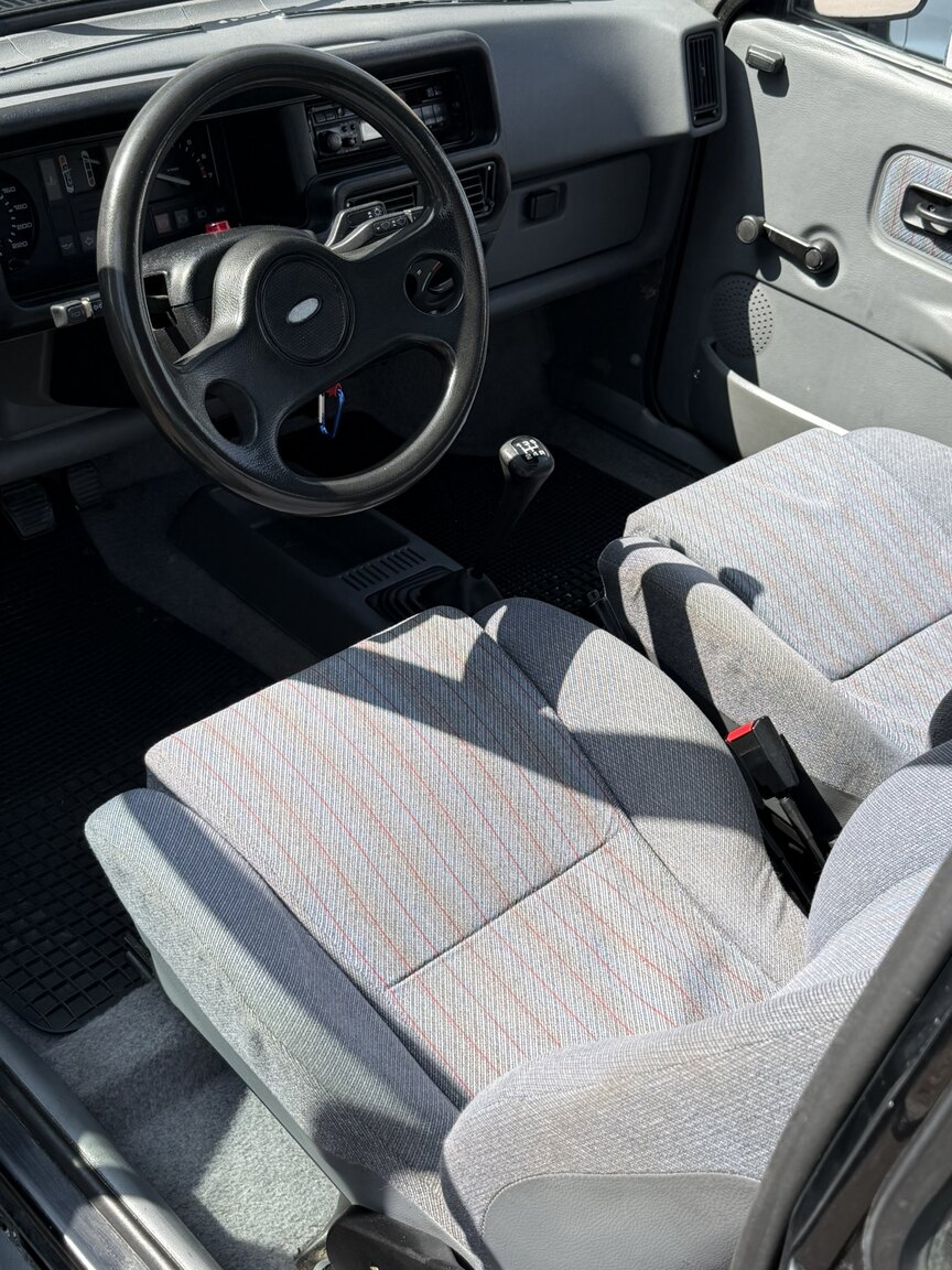 Interiörbild 1988 Ford Fiesta XR2