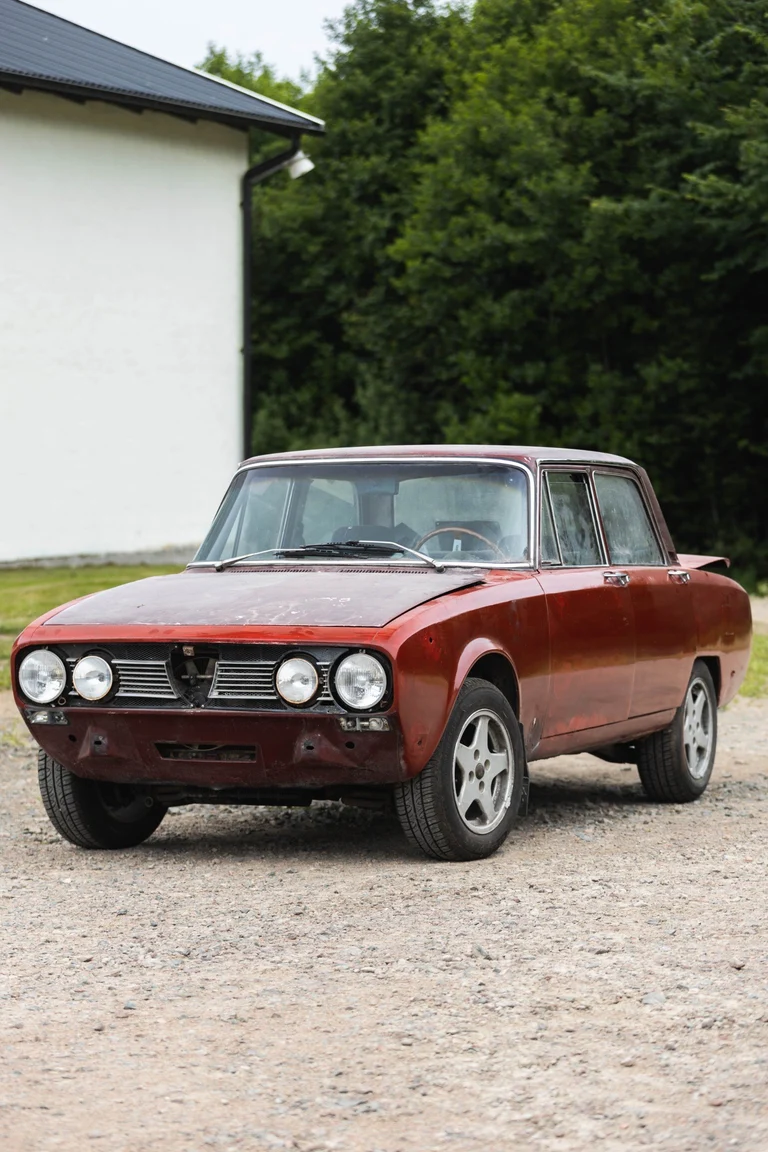 Aussenfoto 1970 Alfa Romeo 1750 Berlina (4)