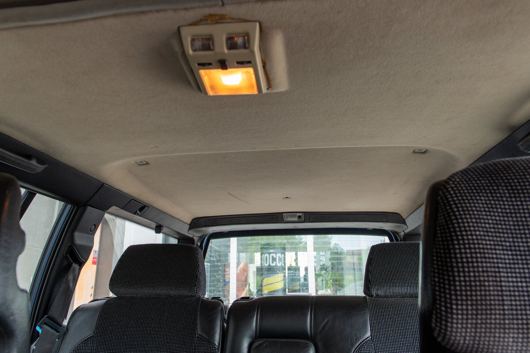 Interior image of 1990 Volvo 745 Turbo (30)