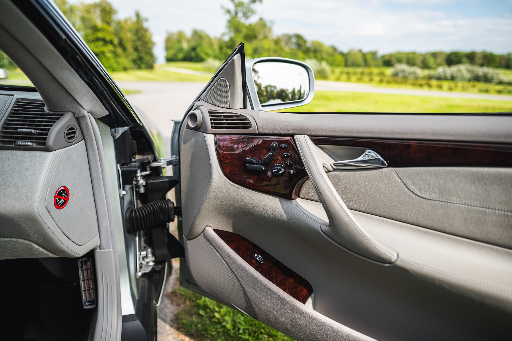 Interior image of 2000 Mercedes-Benz CL 500