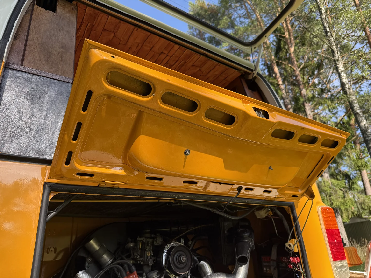 Image of 1975 Volkswagen Transporter Campervan (13) mechanics