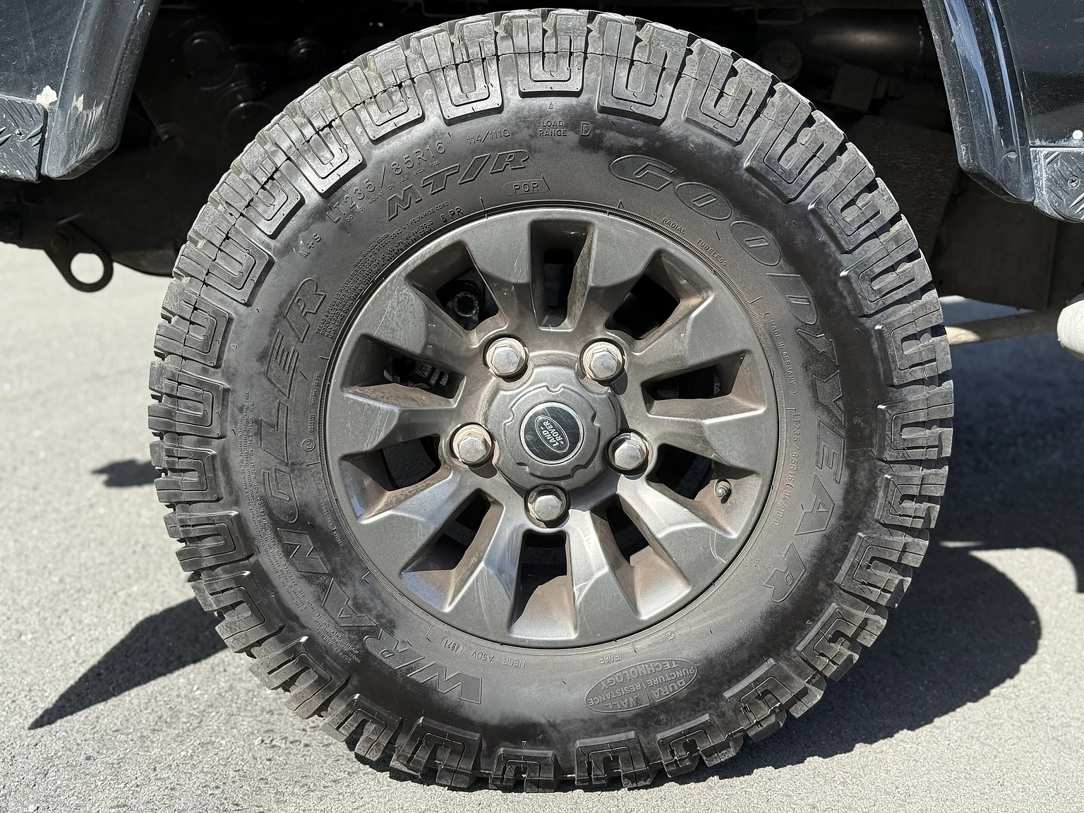 Exterior image of 2000 Land Rover Defender 110 Tomb Raider (14)