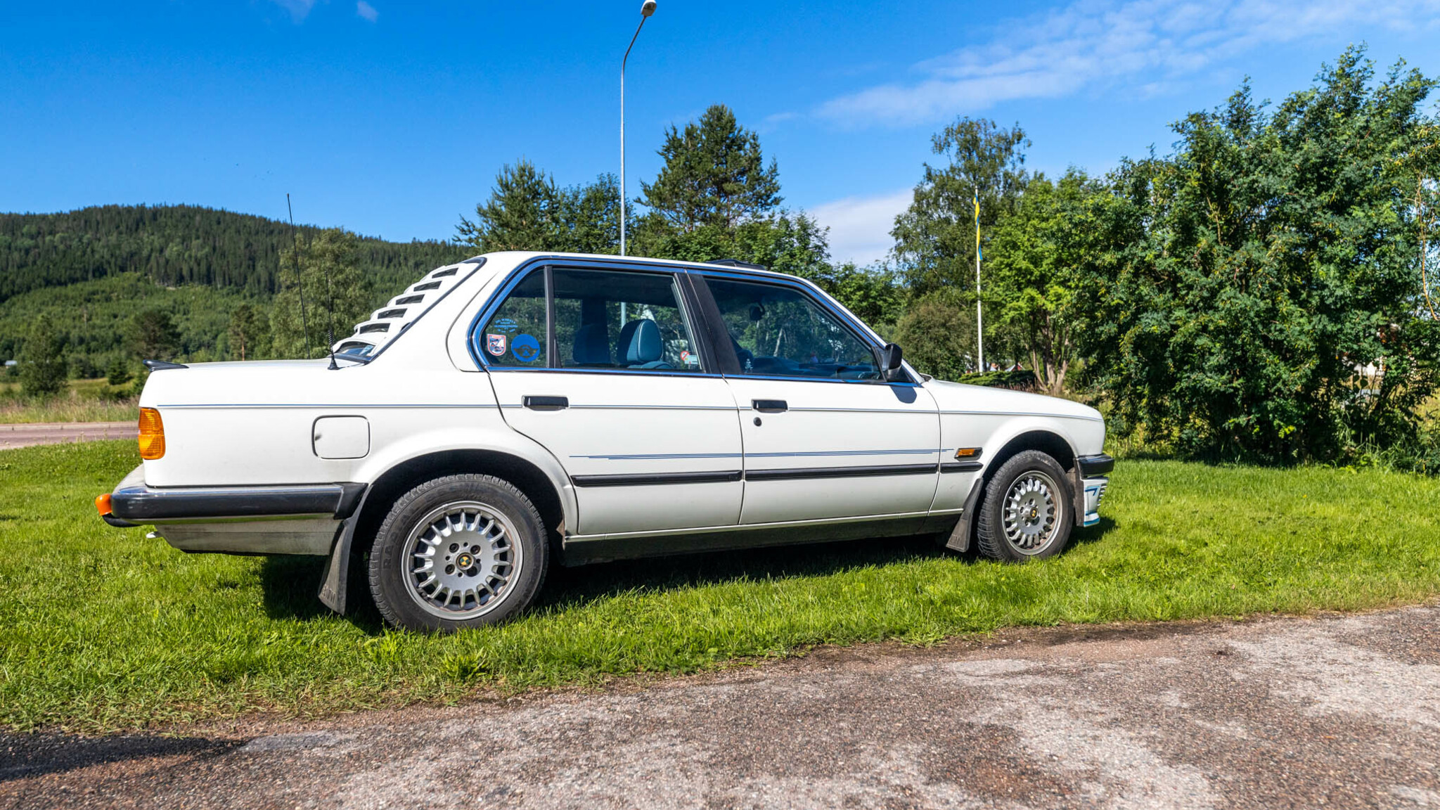 Exterior image of 1984 BMW 320i sedan