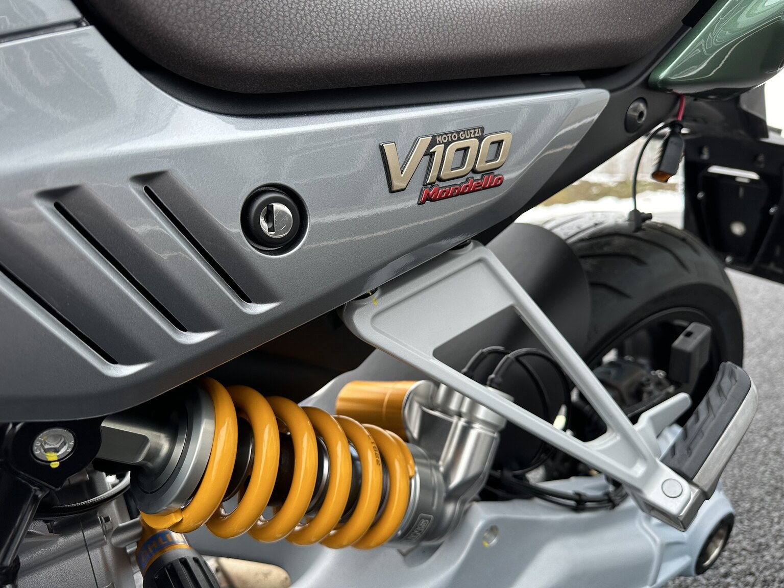 Exteriörbild på 2023 Moto Guzzi V100 Mandello S (8)