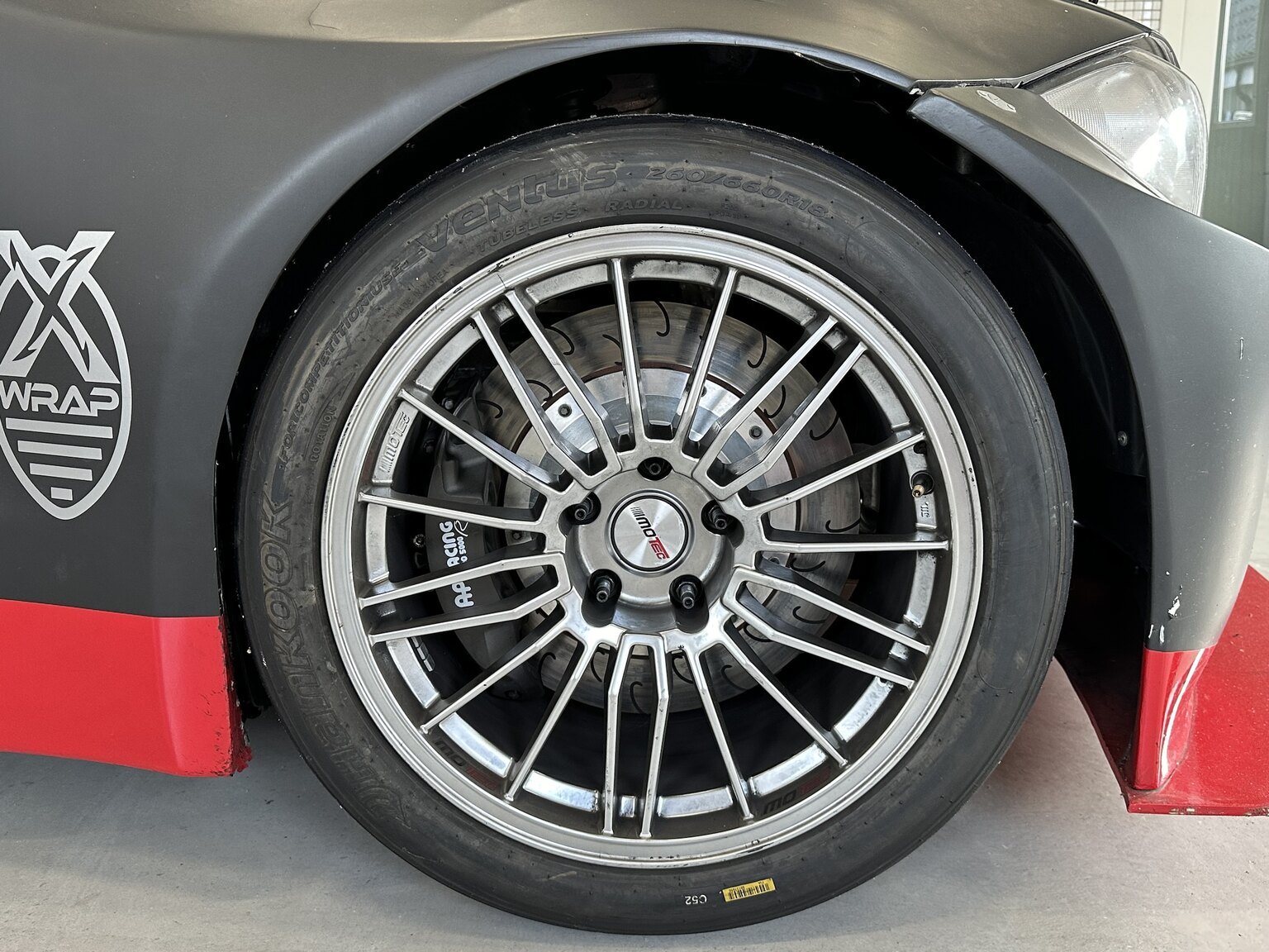 Exteriörbild på 2012 BMW M140 Race Car
