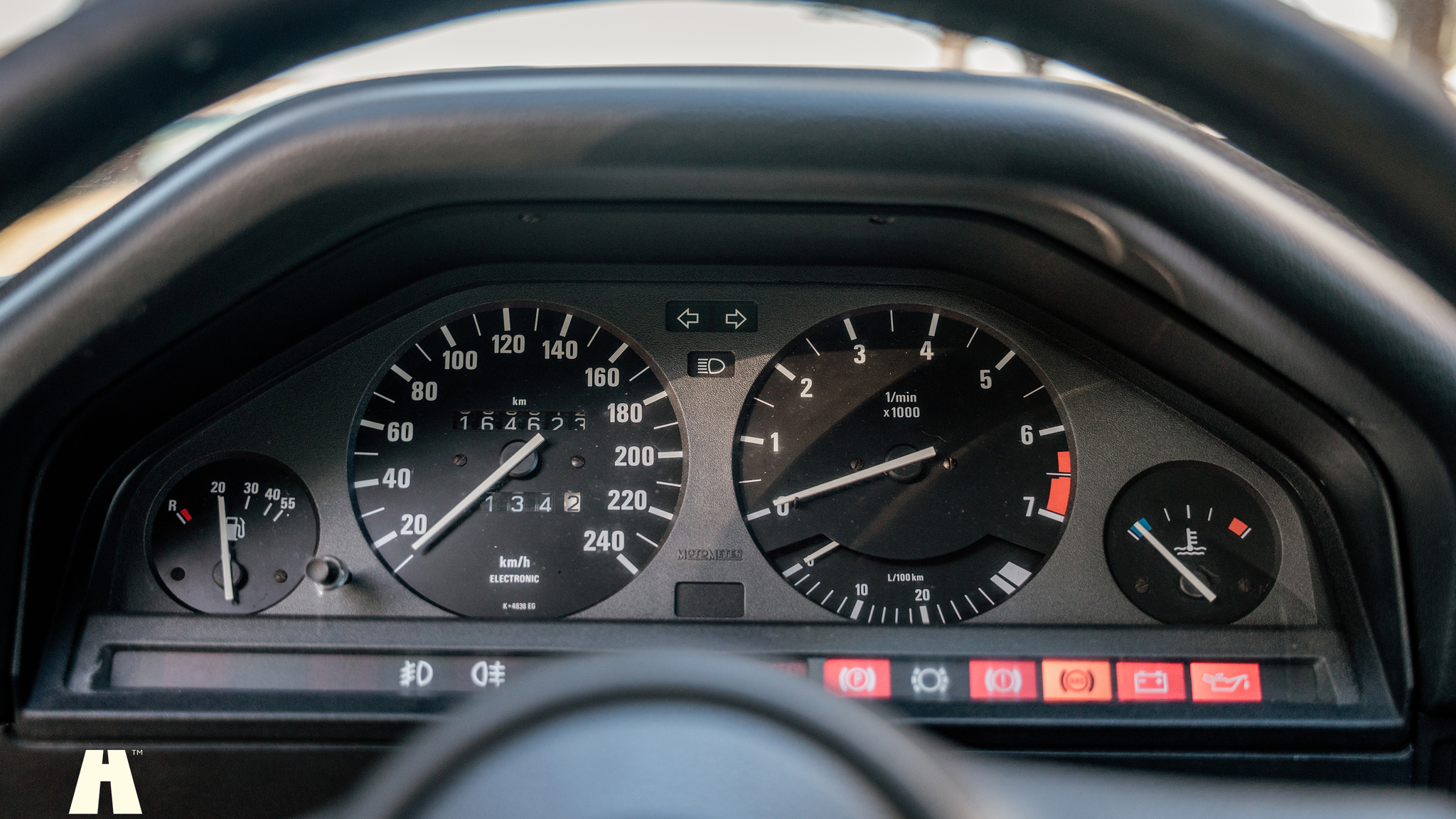 Interior image of 1988 BMW 325 Coupé (10)