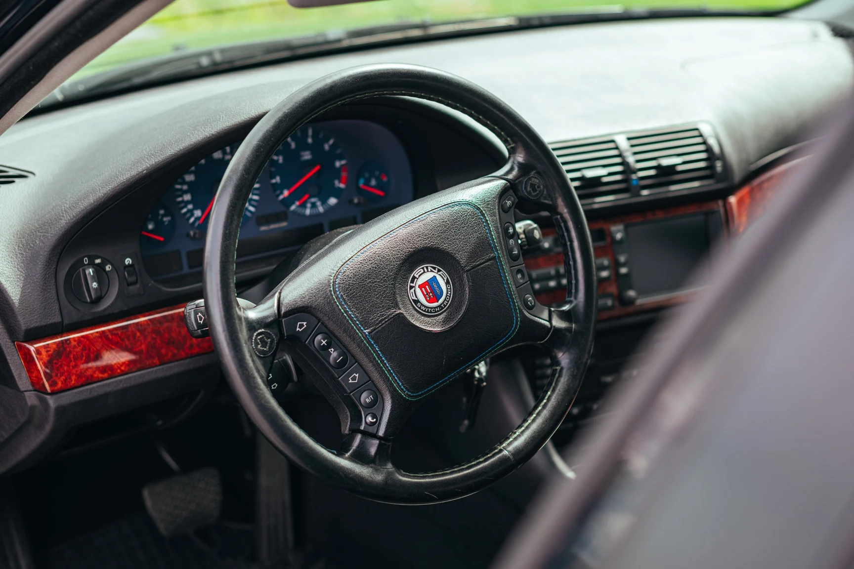 Interior image of 1999 ALPINA B10 V8 (1)