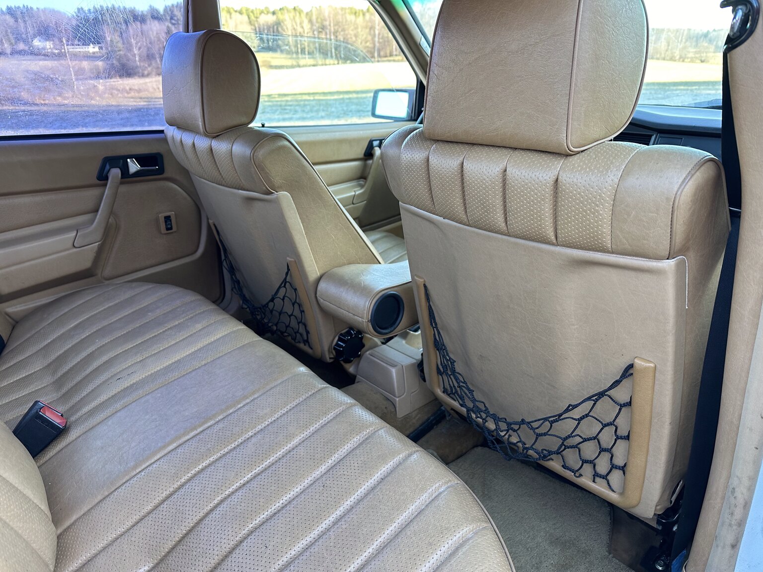 Innenraumfoto von 1988 Mercedes-Benz 190 E 2.3 (25)