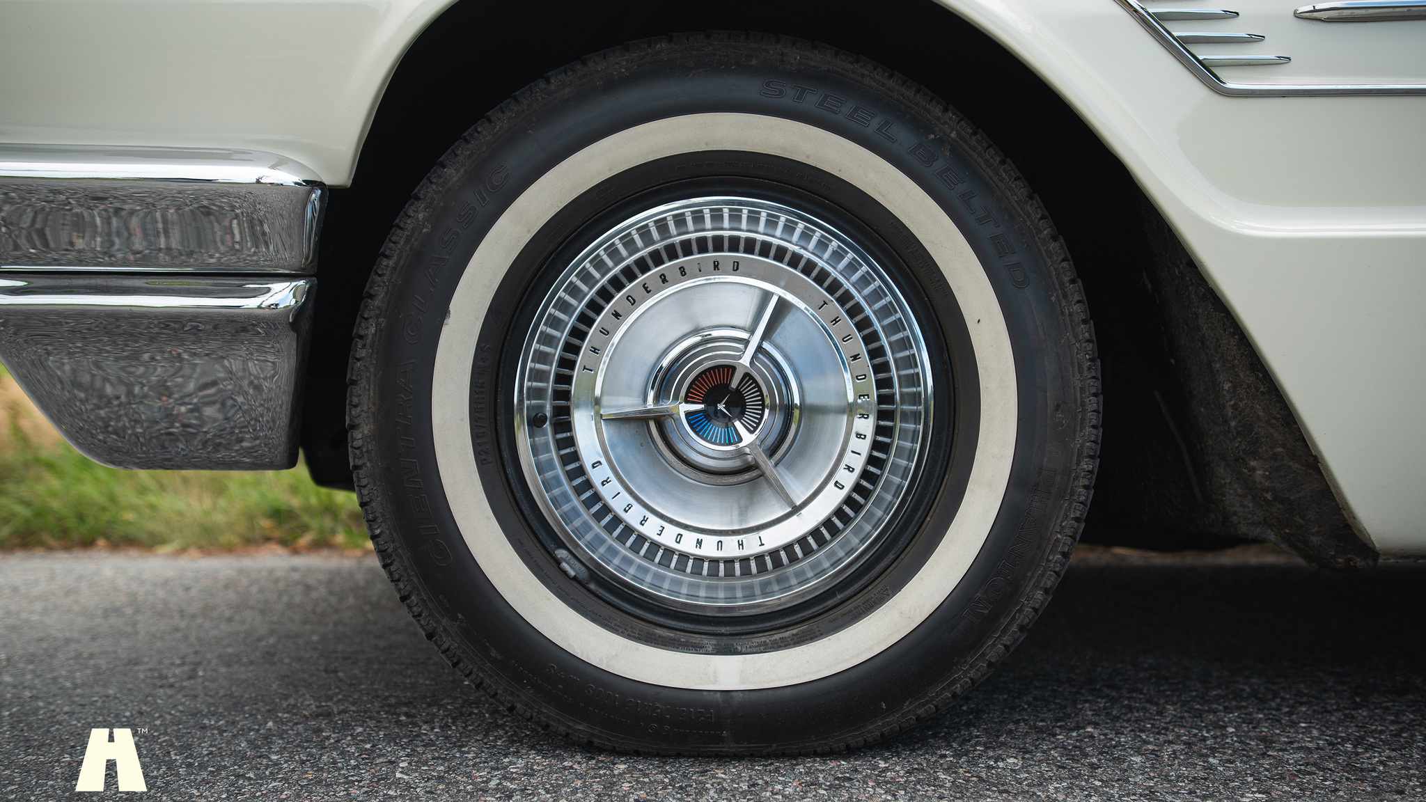 Exteriörbild på 1965 Ford Thunderbird (58)