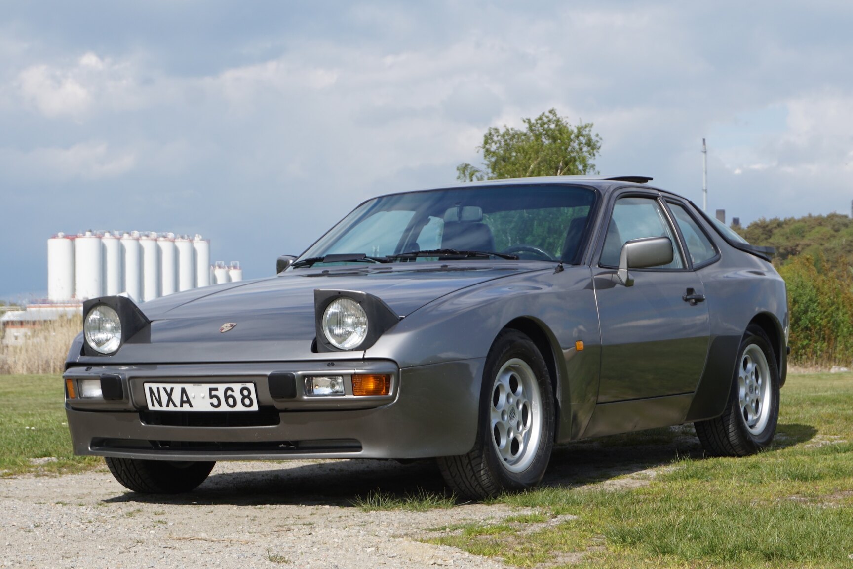 Exterior image of 1985 Porsche 944 "NO RESERVE AUCTION"