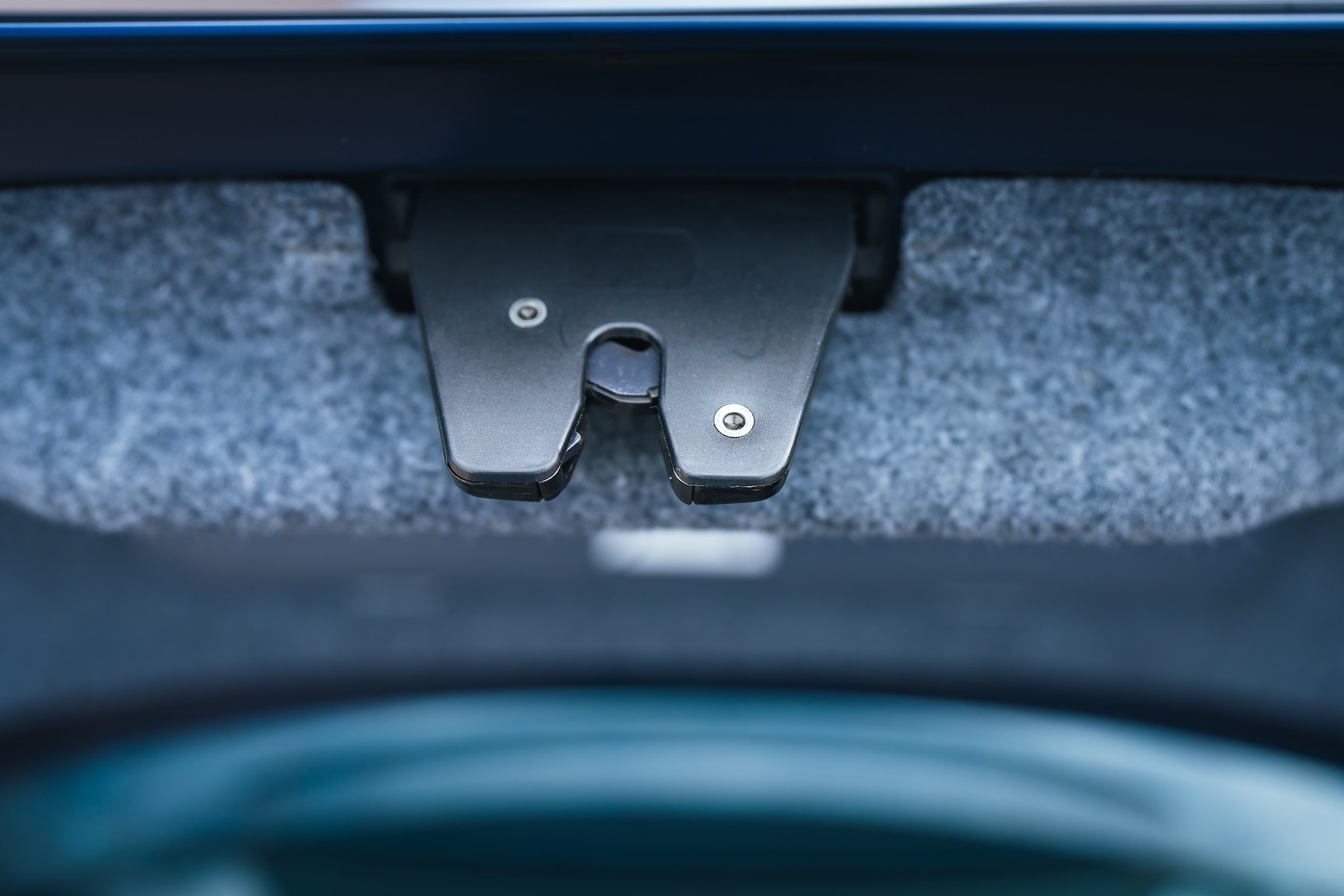 Interior image of 2003 BMW 330i
