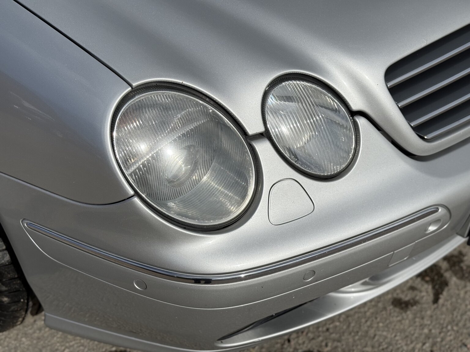 Exterior image of 2000 Mercedes-Benz CL 500
