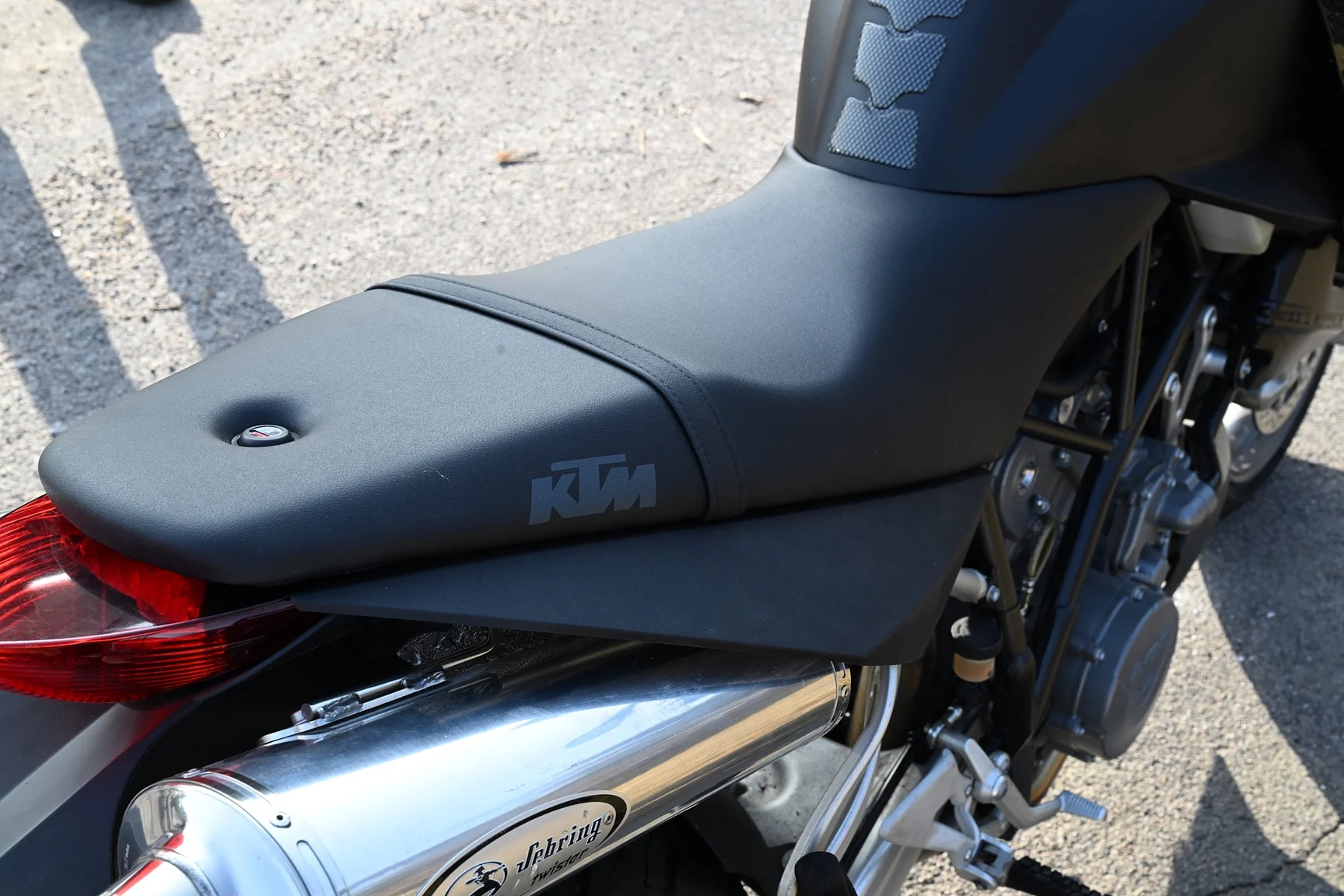 Exteriörbild på 2005 KTM 990 Super Duke (20)