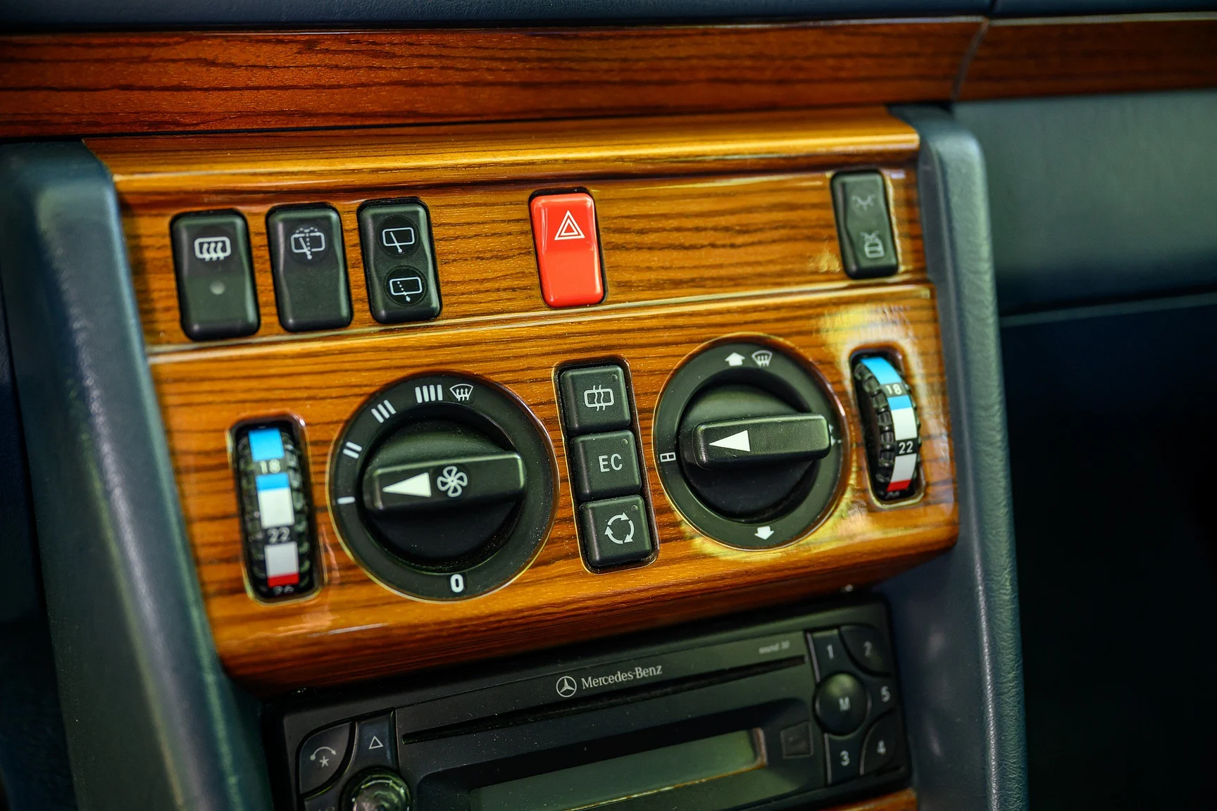 Interior image of 1992 Mercedes-Benz 300 TE (22)