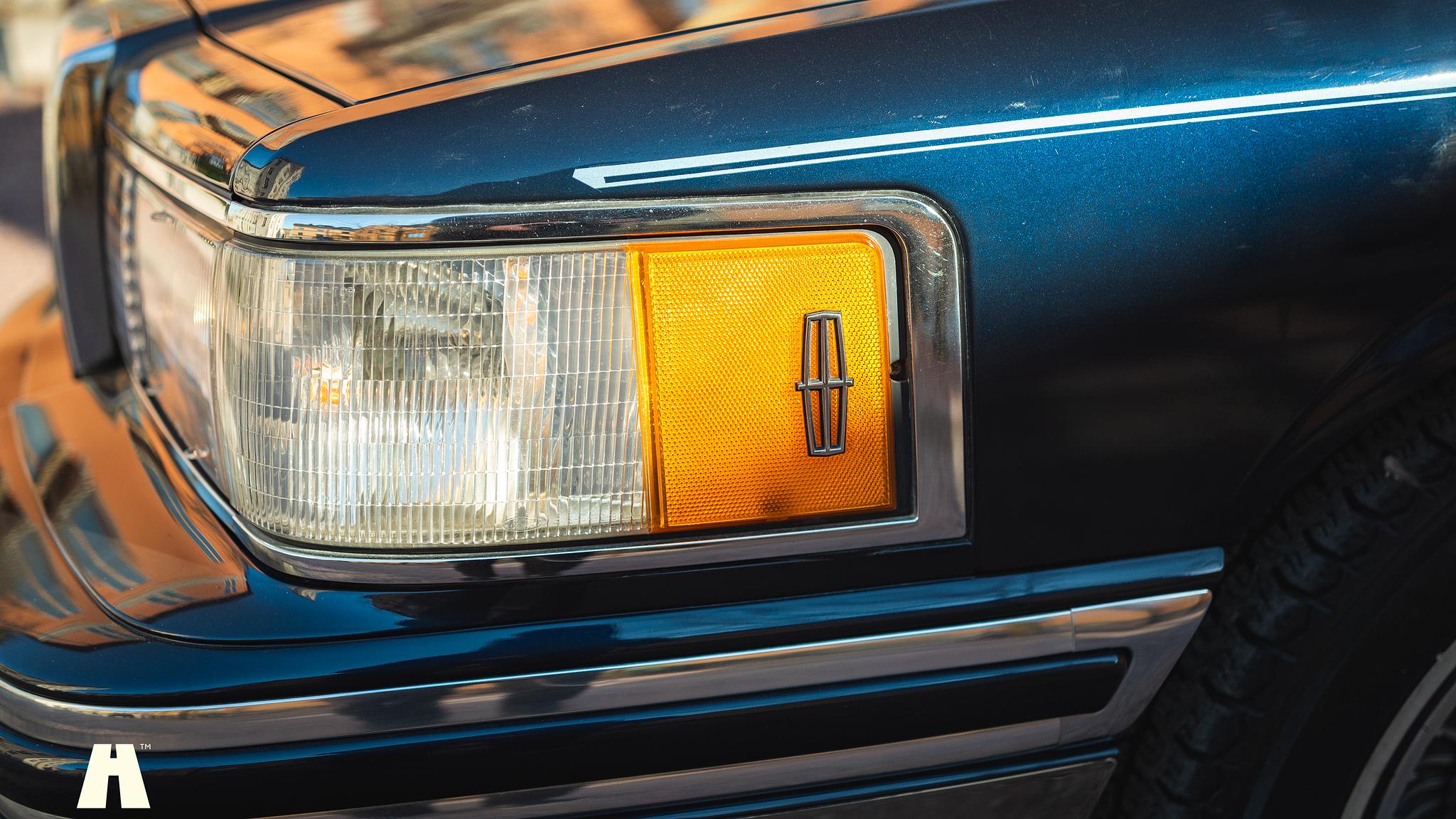 Exteriörbild på 1992 Lincoln Town Car Limousine 