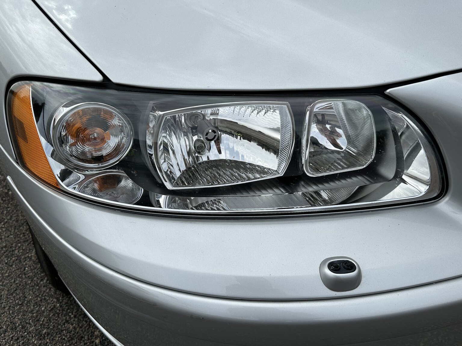 Exterior image of 2008 Volvo V70 Classic