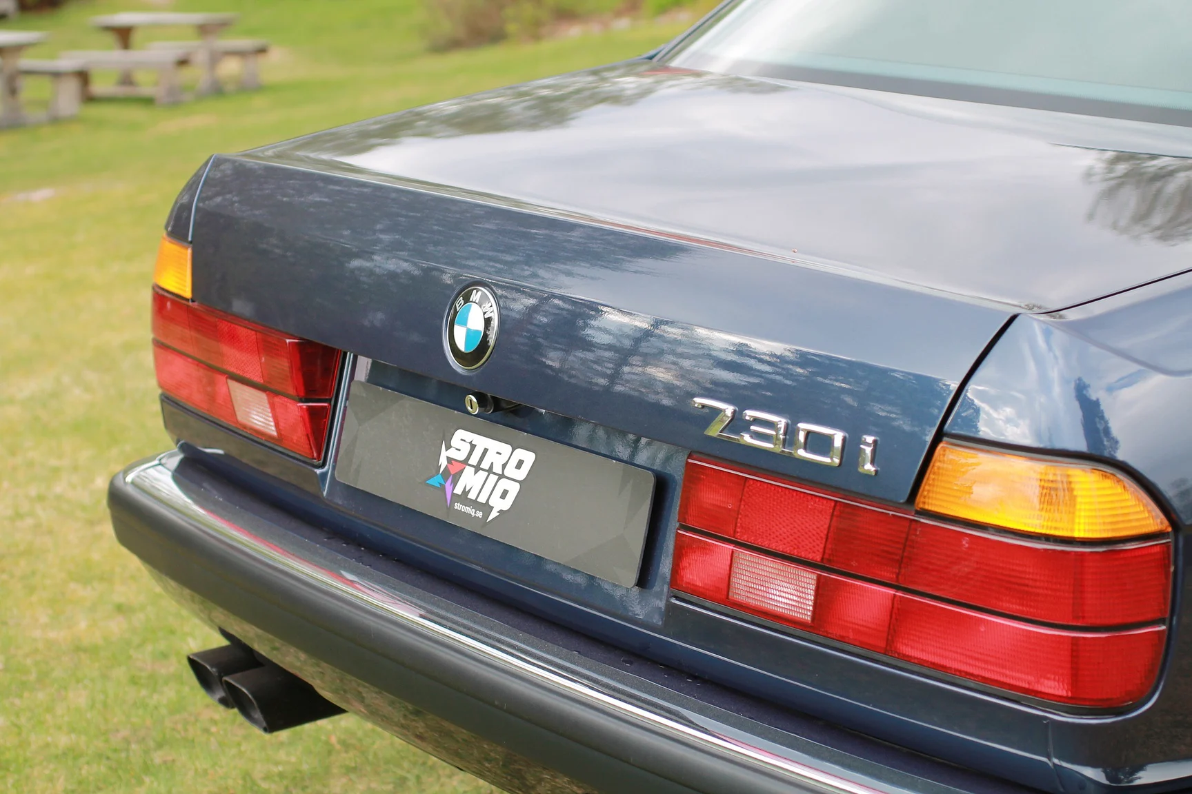 Exterior image of 1989 BMW 750iA (58)
