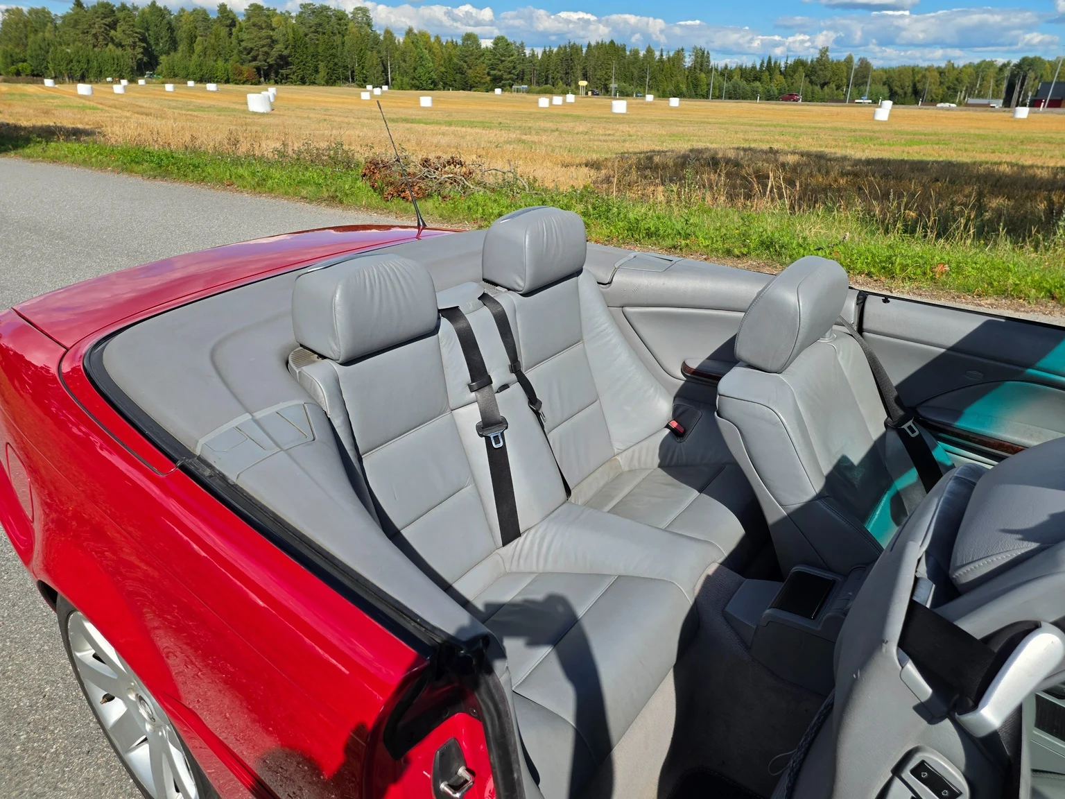 Interior image of 2002 BMW 330Ci Convertible (35)