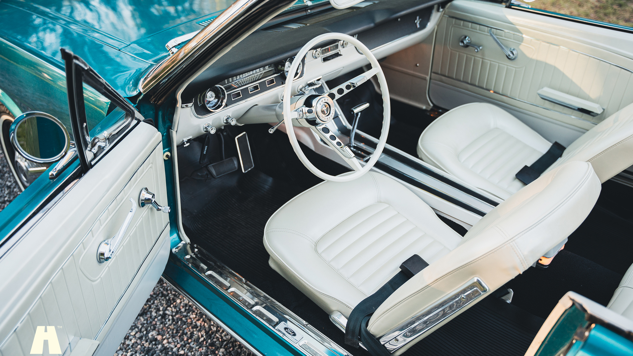 Interior image of 1965 Ford Mustang Cabriolet (2)