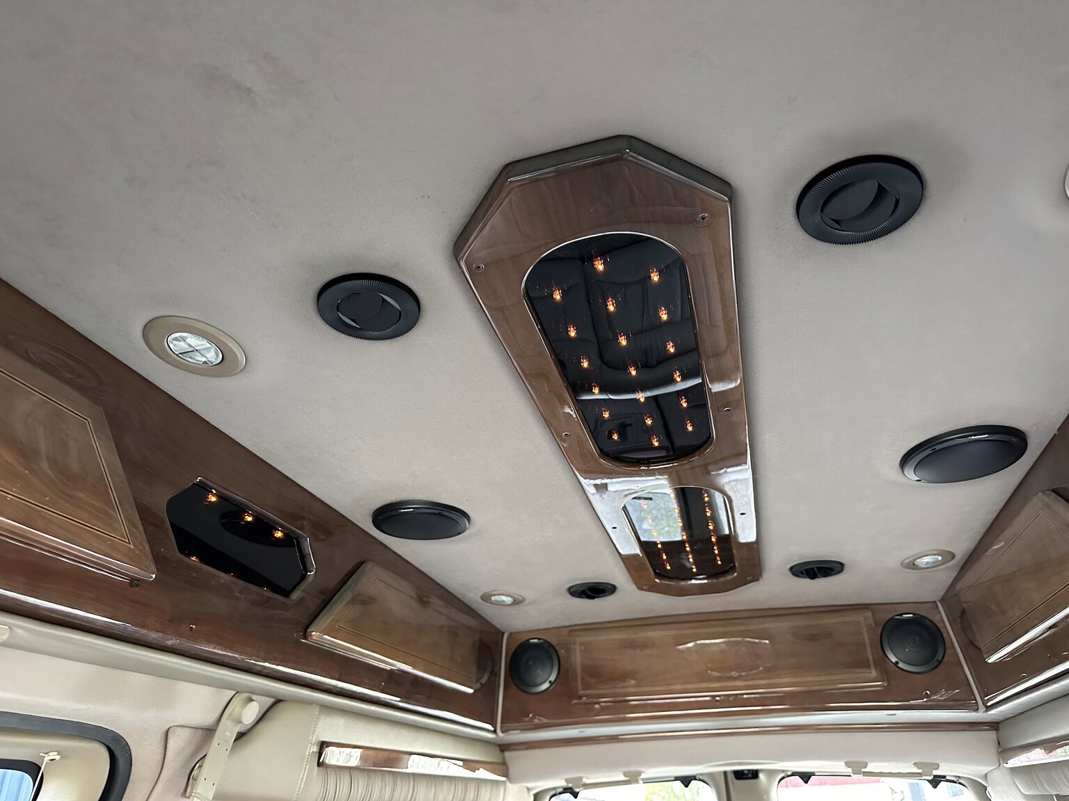 Interiörbild 2000 GMC Savana G1500 Conversion Van