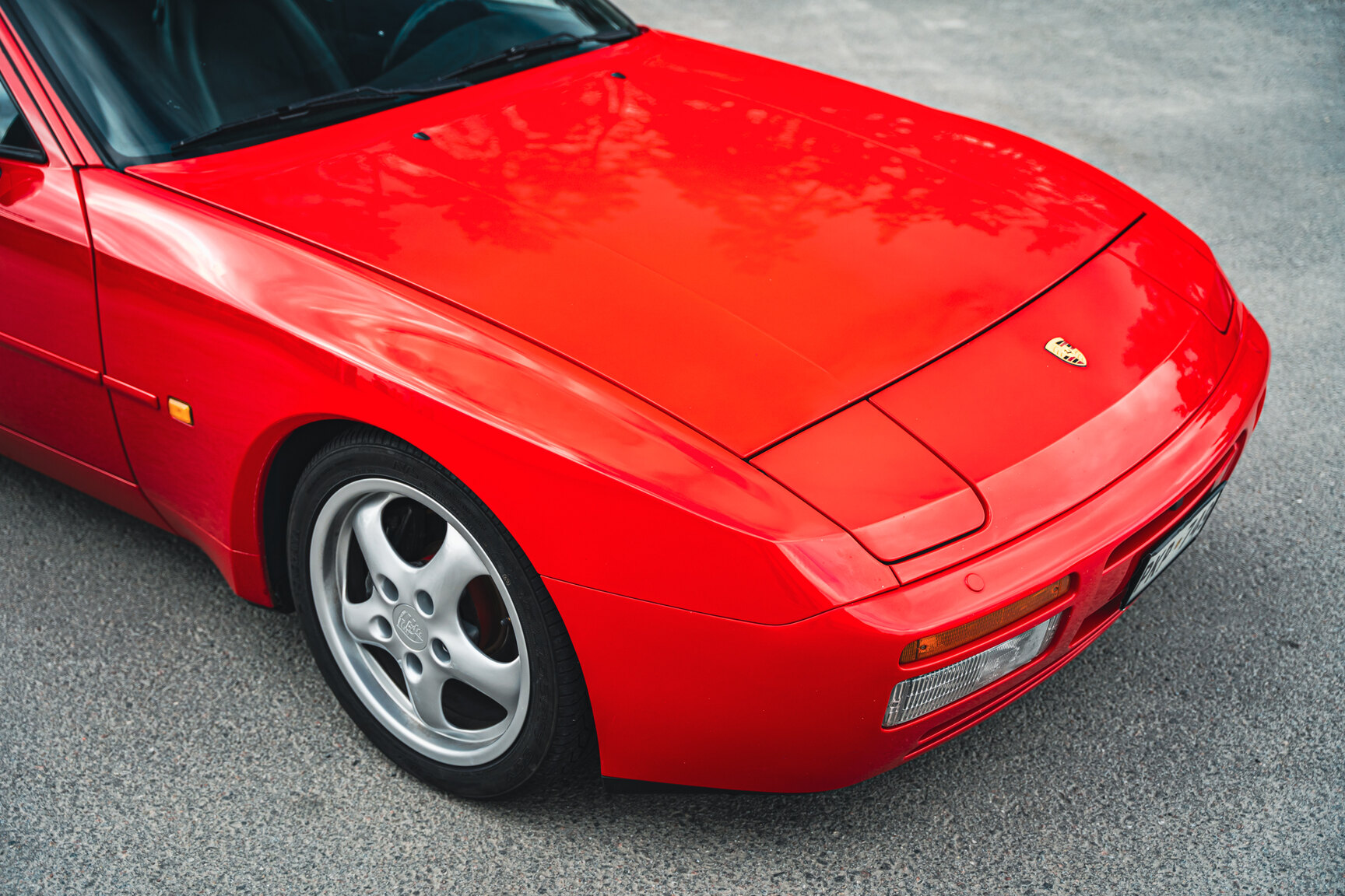 Exterior image of 1990 Porsche 944 Turbo